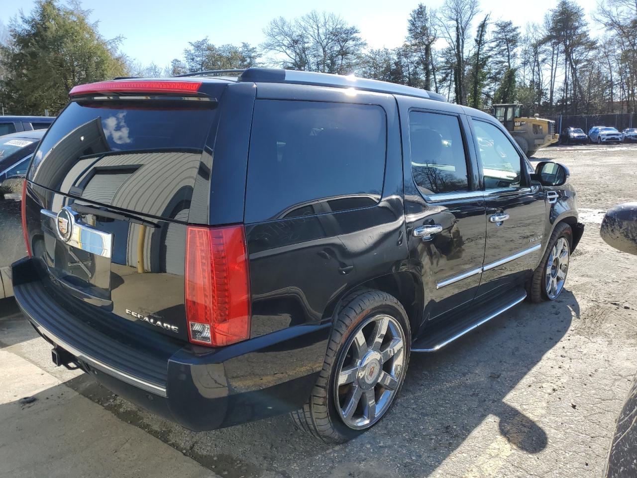 Photo 2 VIN: 1GYS4BEF7DR127832 - CADILLAC ESCALADE 