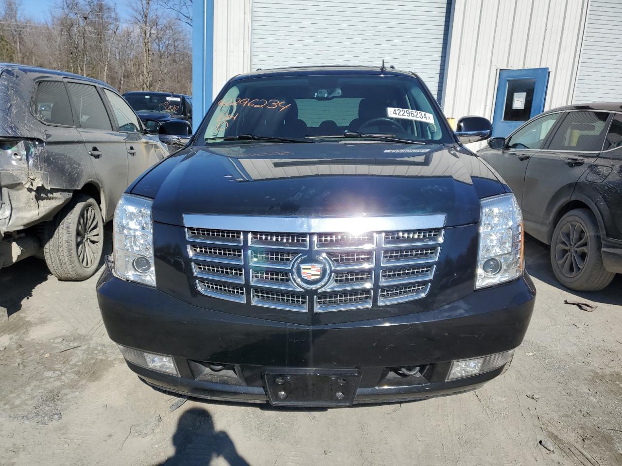 Photo 4 VIN: 1GYS4BEF7DR127832 - CADILLAC ESCALADE 