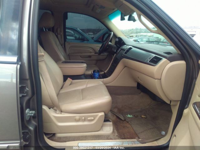 Photo 4 VIN: 1GYS4BEF7DR142654 - CADILLAC ESCALADE 