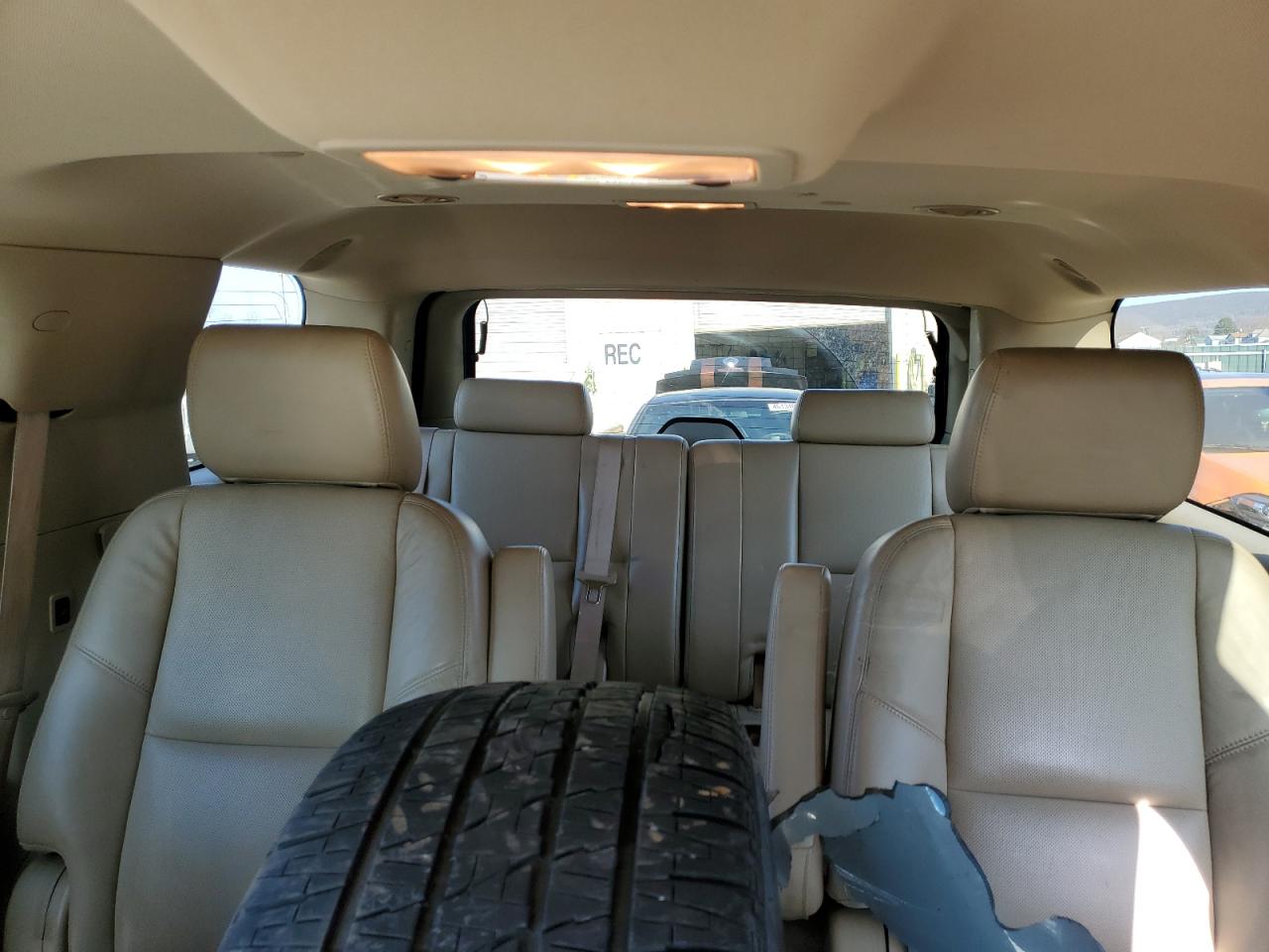 Photo 9 VIN: 1GYS4BEF8BR194226 - CADILLAC ESCALADE L 