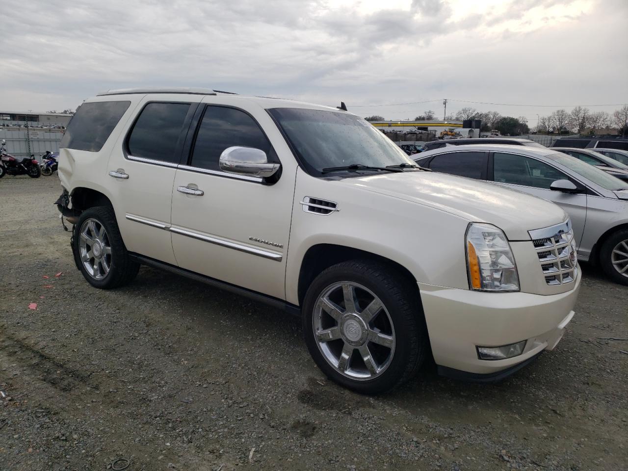 Photo 3 VIN: 1GYS4BEF8CR100959 - CADILLAC ESCALADE 