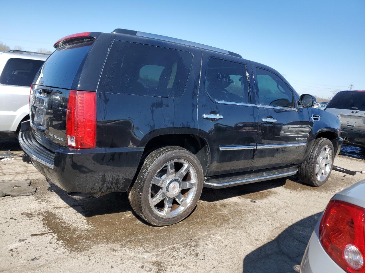 Photo 2 VIN: 1GYS4BEF8DR221900 - CADILLAC ESCALADE 