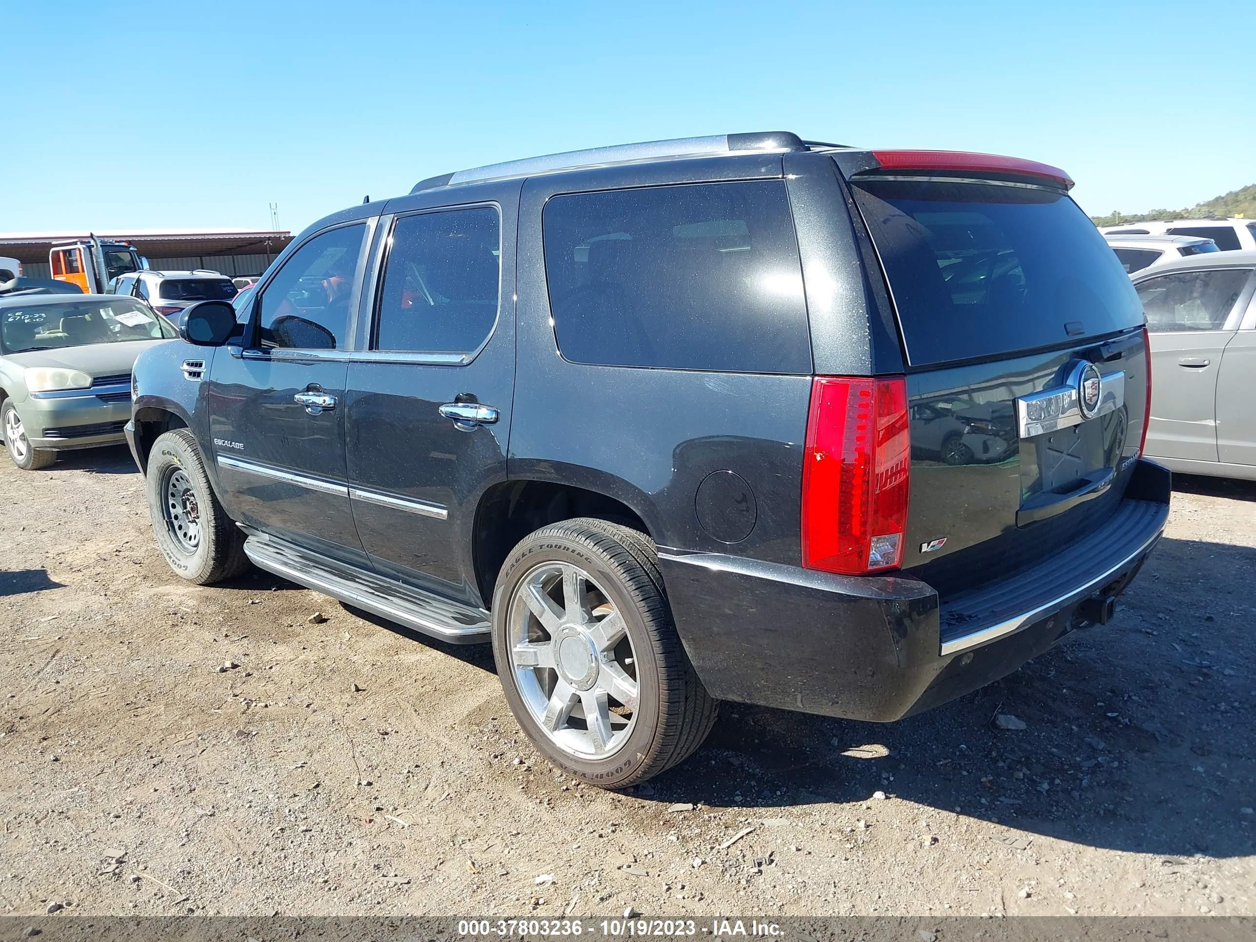 Photo 2 VIN: 1GYS4BEF9BR157377 - CADILLAC ESCALADE 