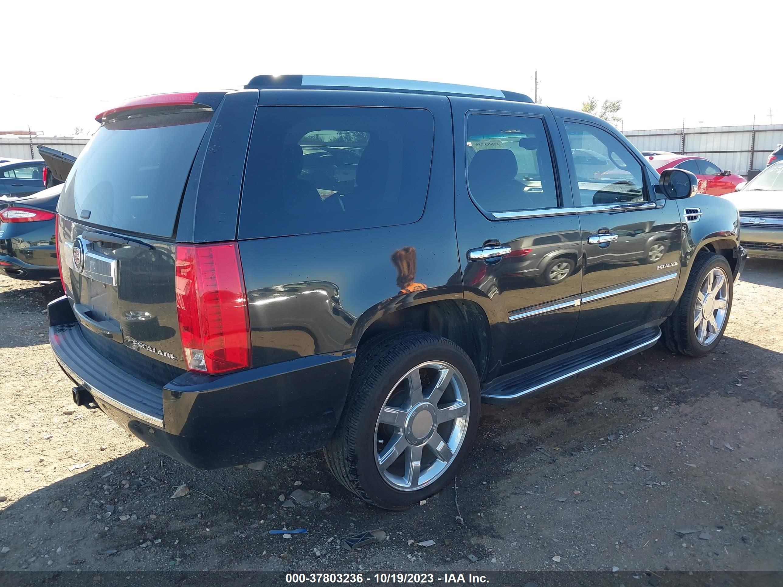 Photo 3 VIN: 1GYS4BEF9BR157377 - CADILLAC ESCALADE 