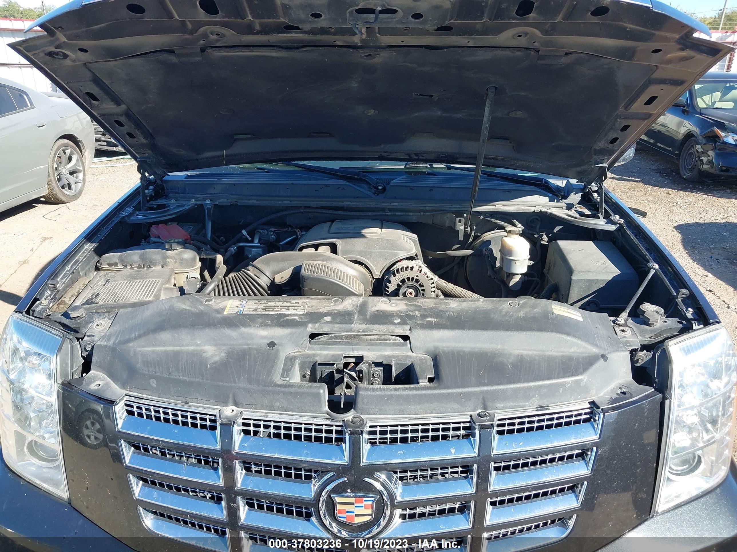 Photo 9 VIN: 1GYS4BEF9BR157377 - CADILLAC ESCALADE 