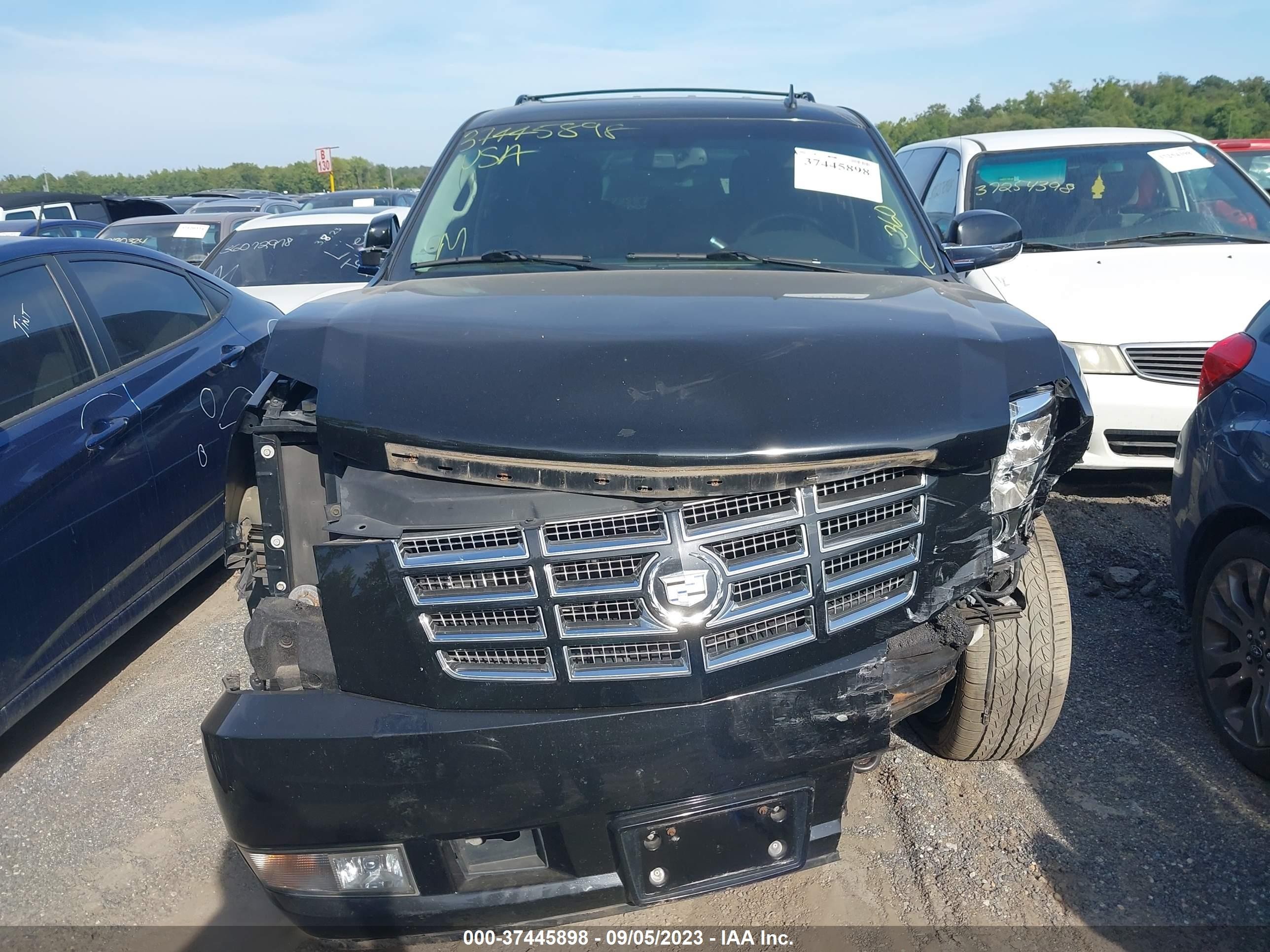 Photo 11 VIN: 1GYS4BEF9CR215361 - CADILLAC ESCALADE 