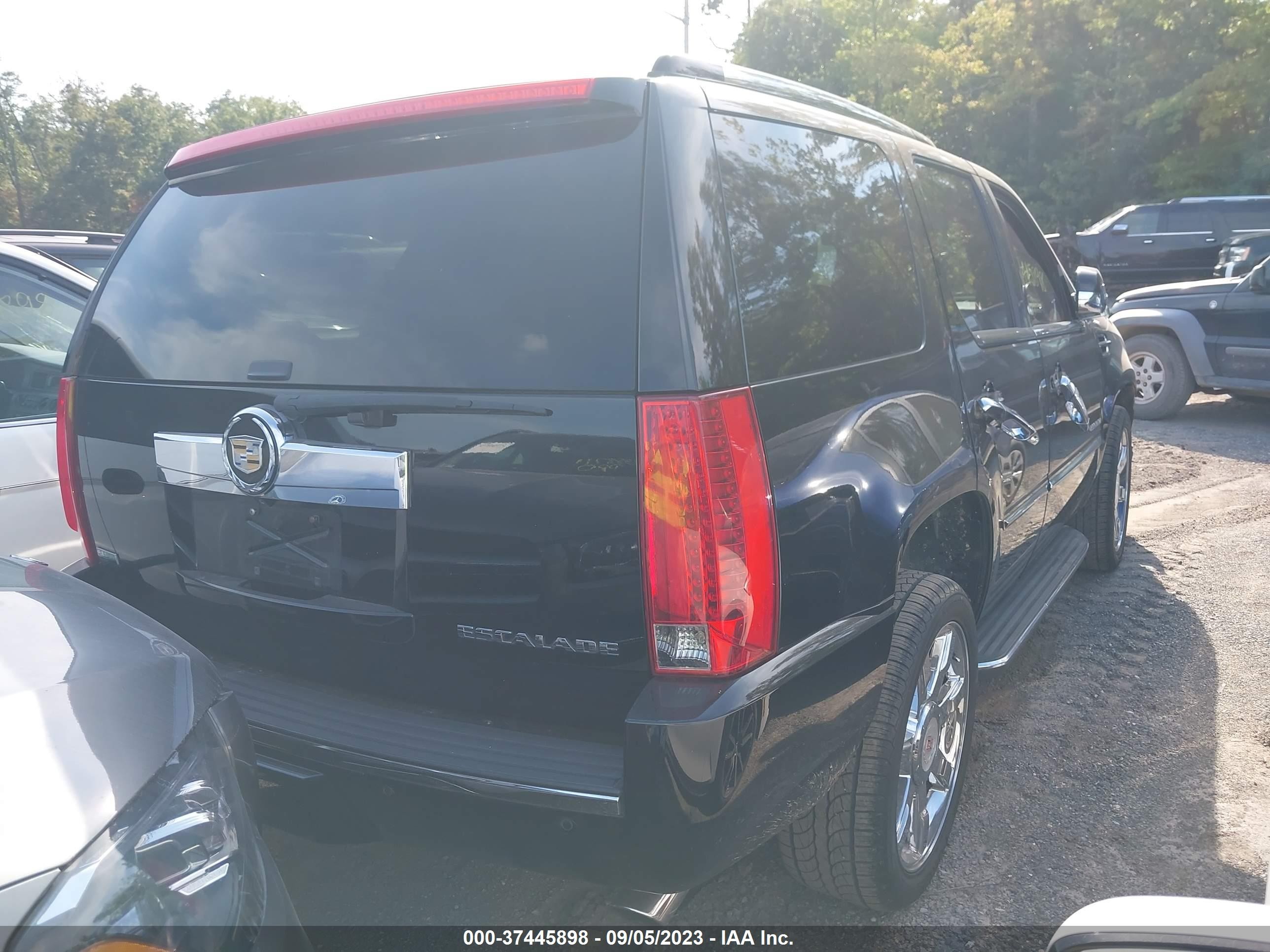 Photo 3 VIN: 1GYS4BEF9CR215361 - CADILLAC ESCALADE 