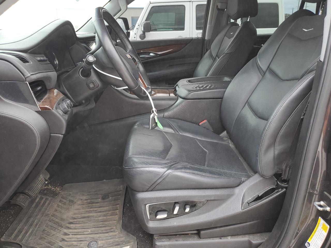 Photo 6 VIN: 1GYS4BKJ1JR252054 - CADILLAC ESCALADE 