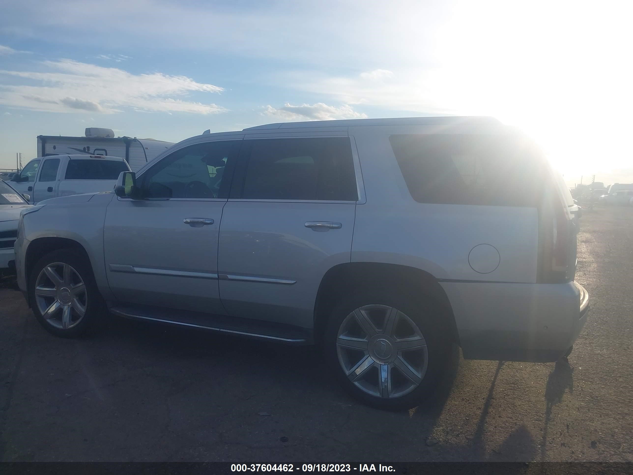 Photo 13 VIN: 1GYS4BKJ1JR347889 - CADILLAC ESCALADE 