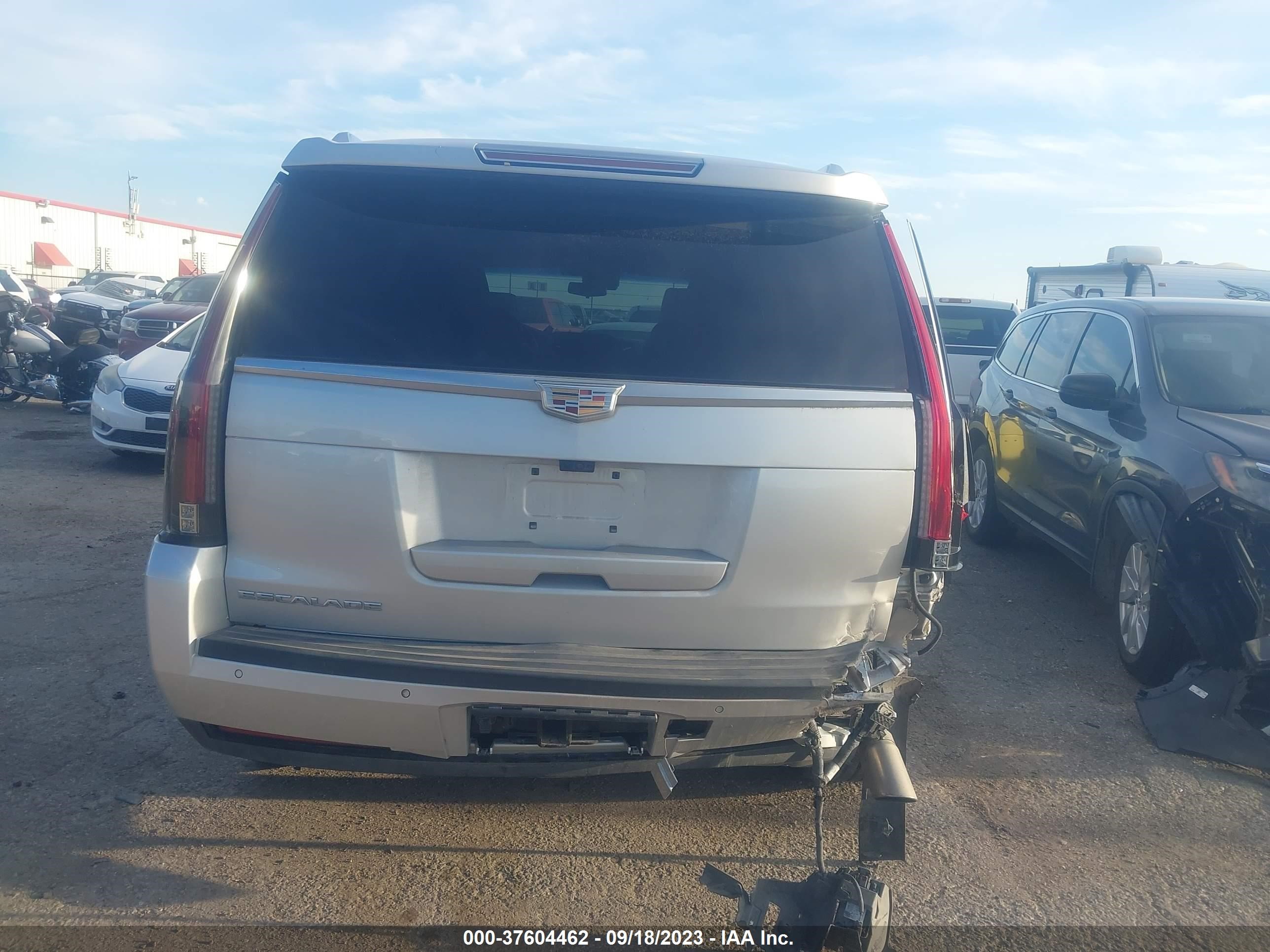 Photo 15 VIN: 1GYS4BKJ1JR347889 - CADILLAC ESCALADE 