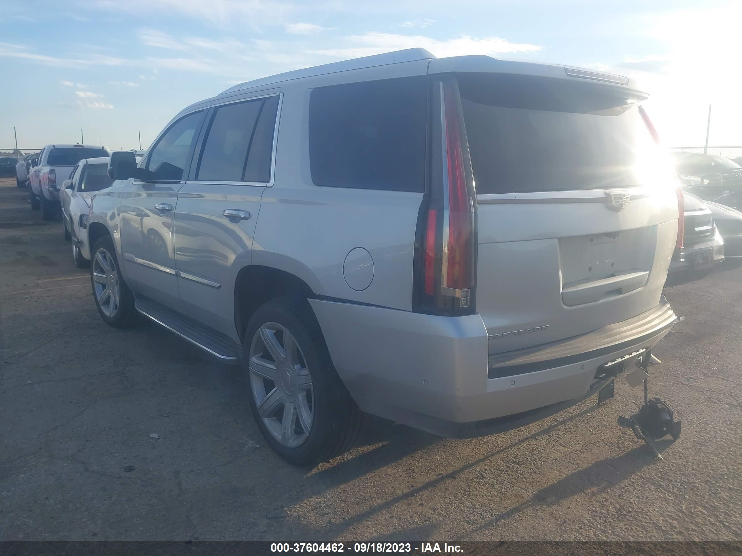 Photo 2 VIN: 1GYS4BKJ1JR347889 - CADILLAC ESCALADE 