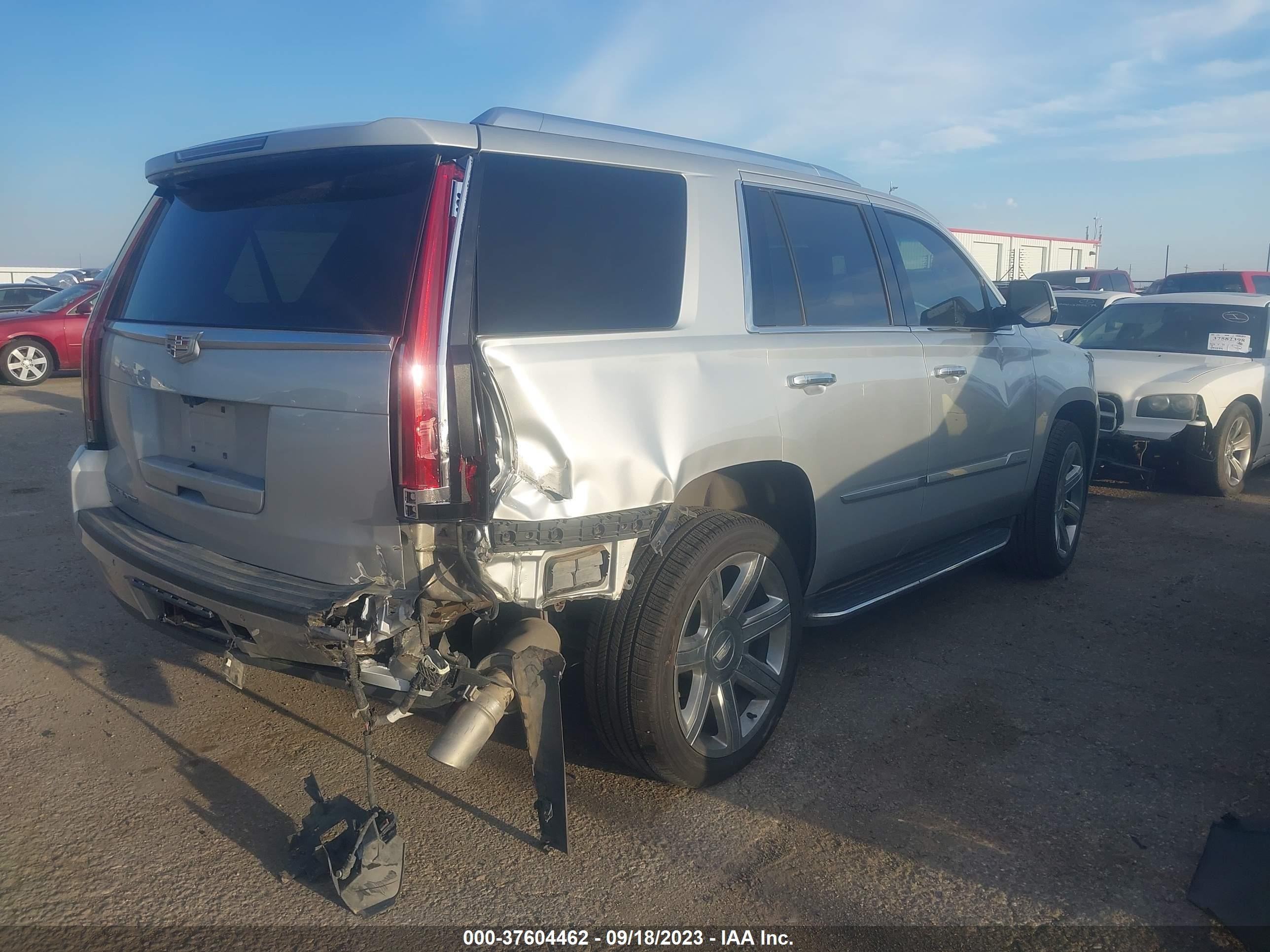 Photo 3 VIN: 1GYS4BKJ1JR347889 - CADILLAC ESCALADE 