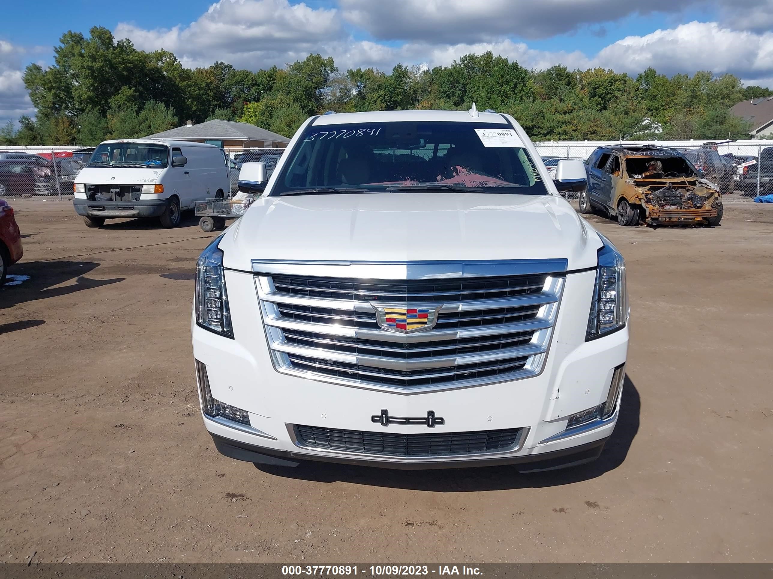 Photo 11 VIN: 1GYS4BKJ4JR172117 - CADILLAC ESCALADE 