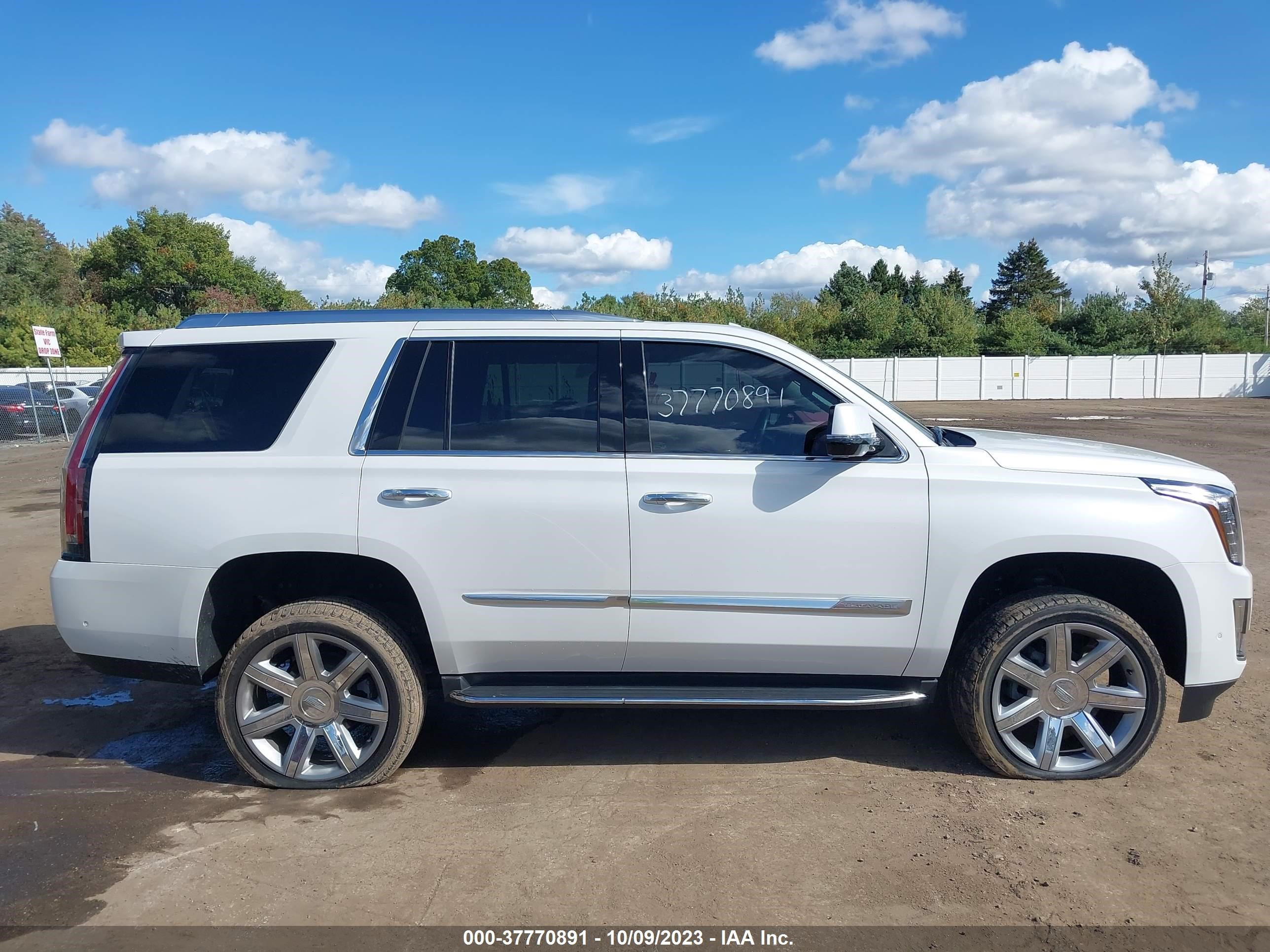 Photo 12 VIN: 1GYS4BKJ4JR172117 - CADILLAC ESCALADE 