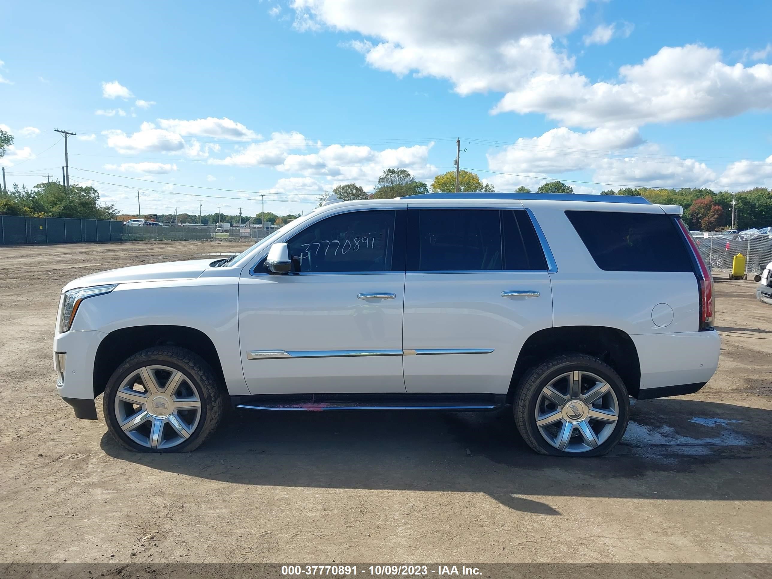 Photo 13 VIN: 1GYS4BKJ4JR172117 - CADILLAC ESCALADE 