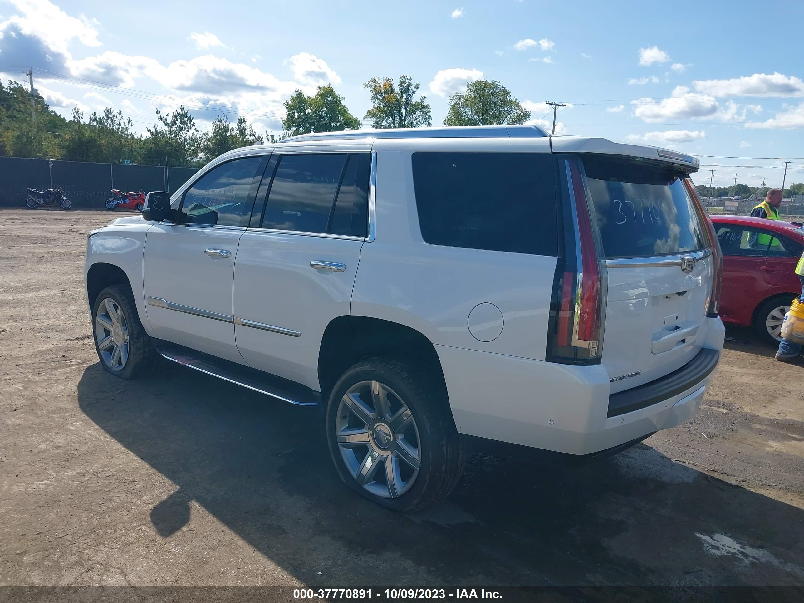 Photo 2 VIN: 1GYS4BKJ4JR172117 - CADILLAC ESCALADE 