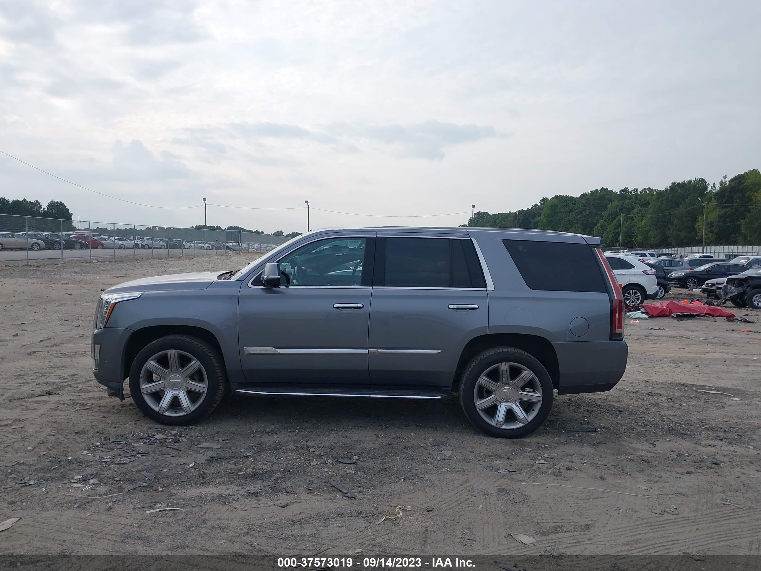 Photo 14 VIN: 1GYS4BKJ5JR329735 - CADILLAC ESCALADE 