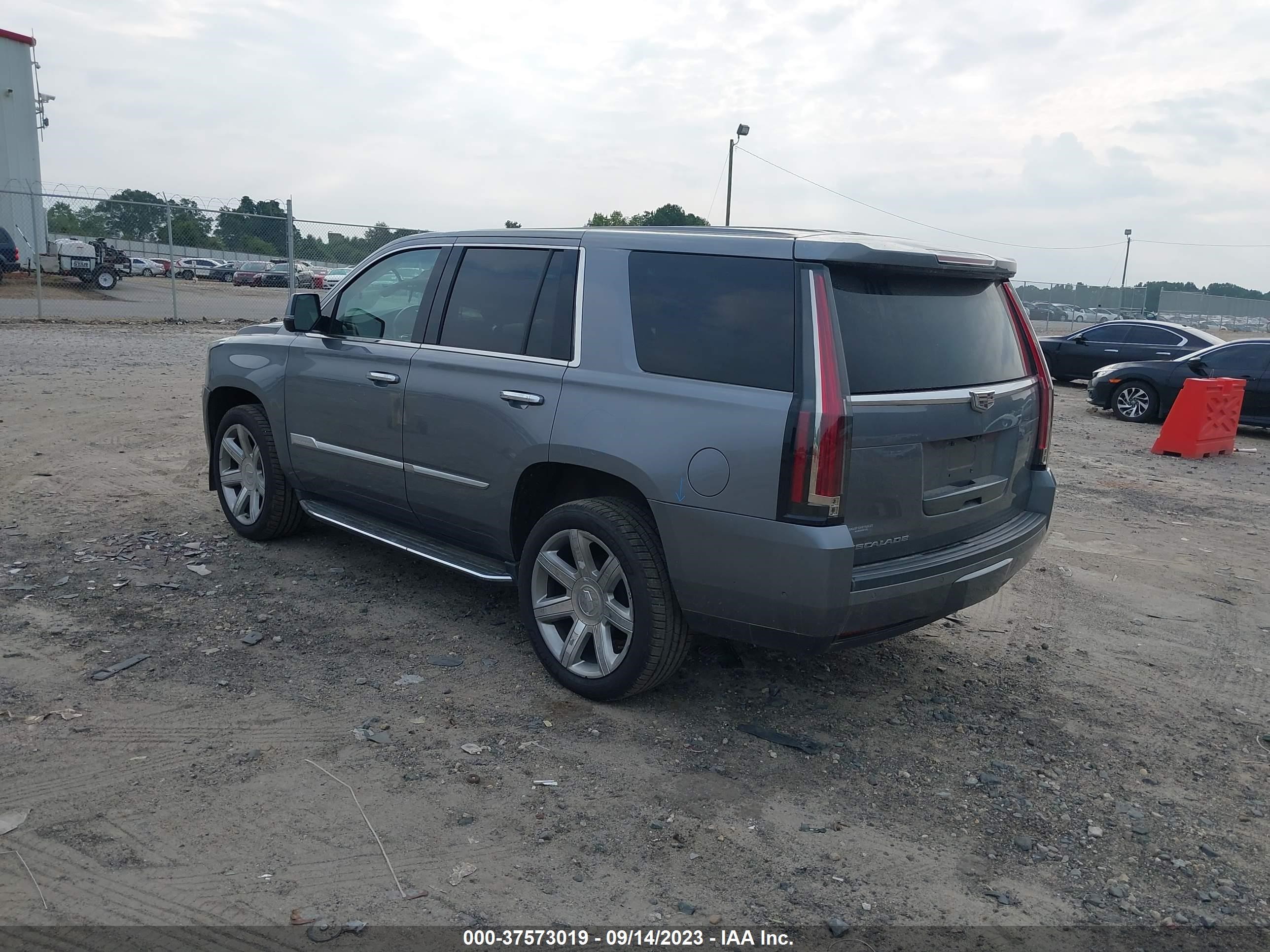 Photo 2 VIN: 1GYS4BKJ5JR329735 - CADILLAC ESCALADE 