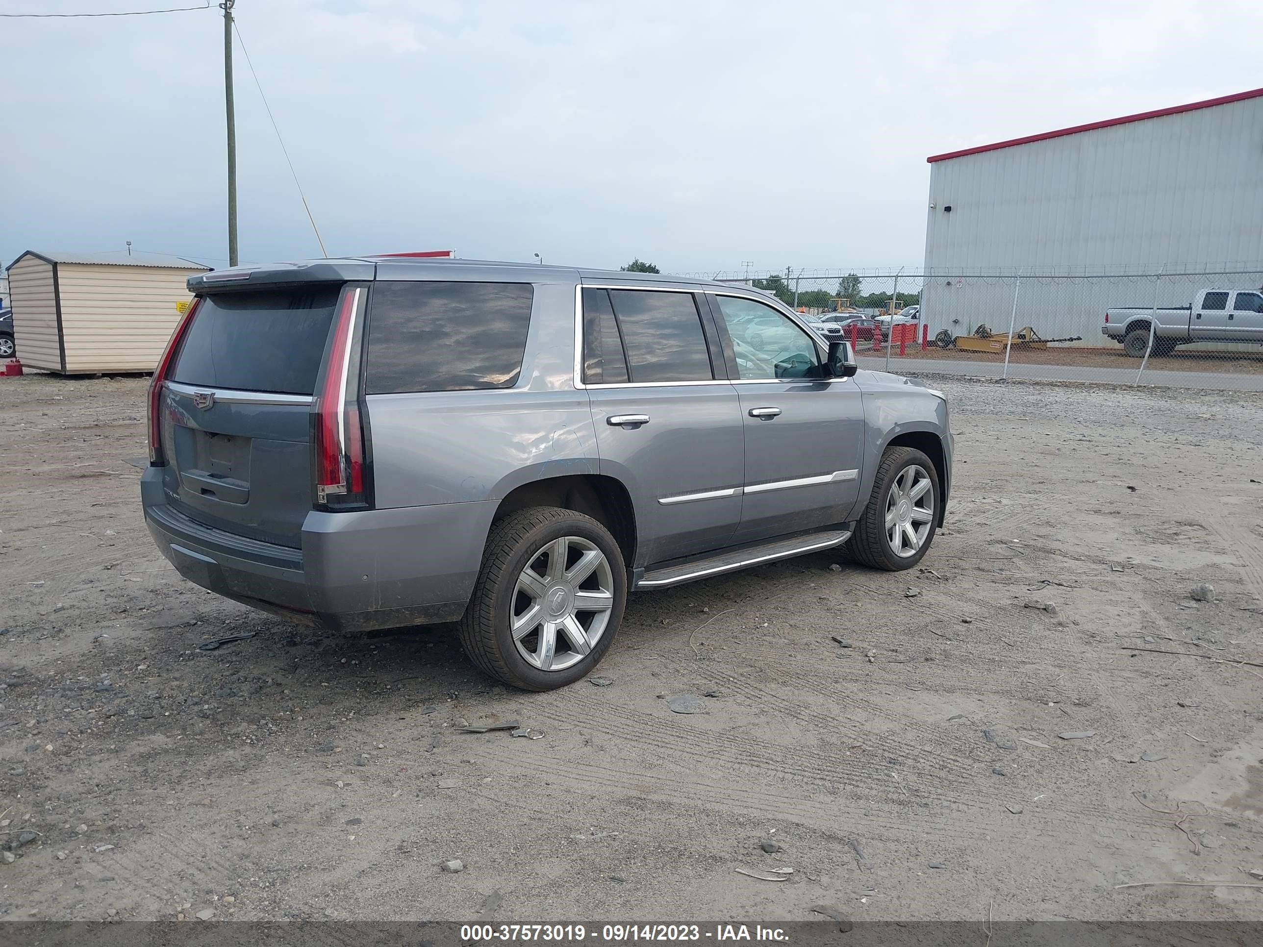 Photo 3 VIN: 1GYS4BKJ5JR329735 - CADILLAC ESCALADE 