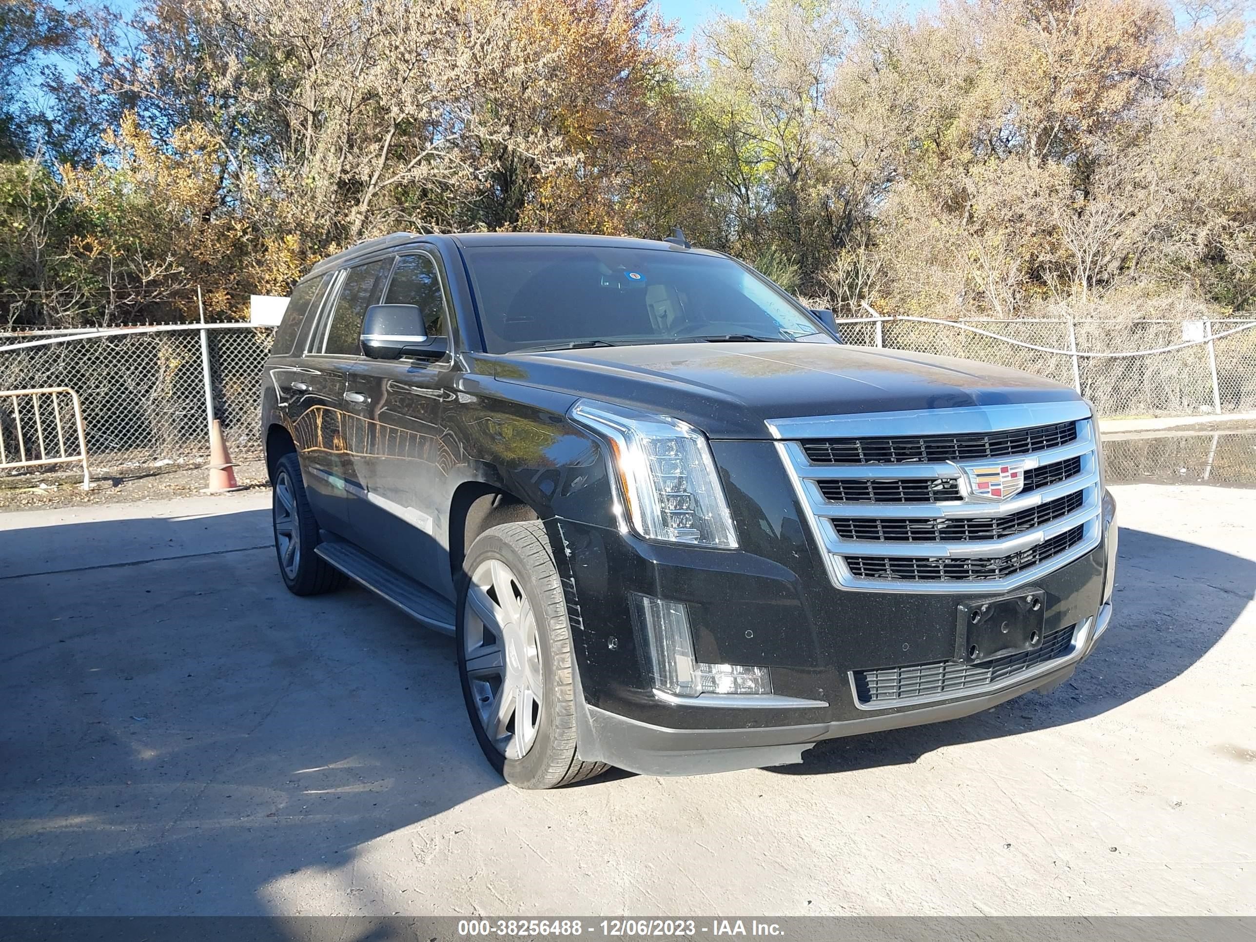 Photo 0 VIN: 1GYS4BKJ5JR382029 - CADILLAC ESCALADE 