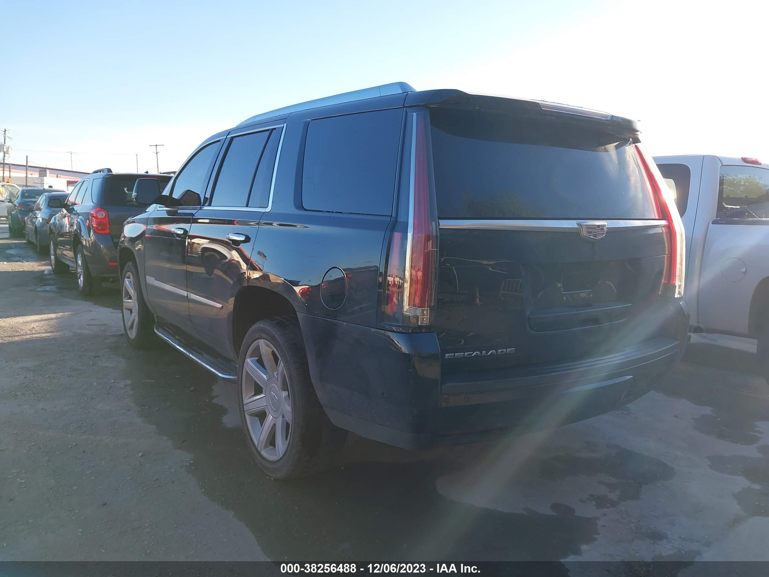 Photo 2 VIN: 1GYS4BKJ5JR382029 - CADILLAC ESCALADE 