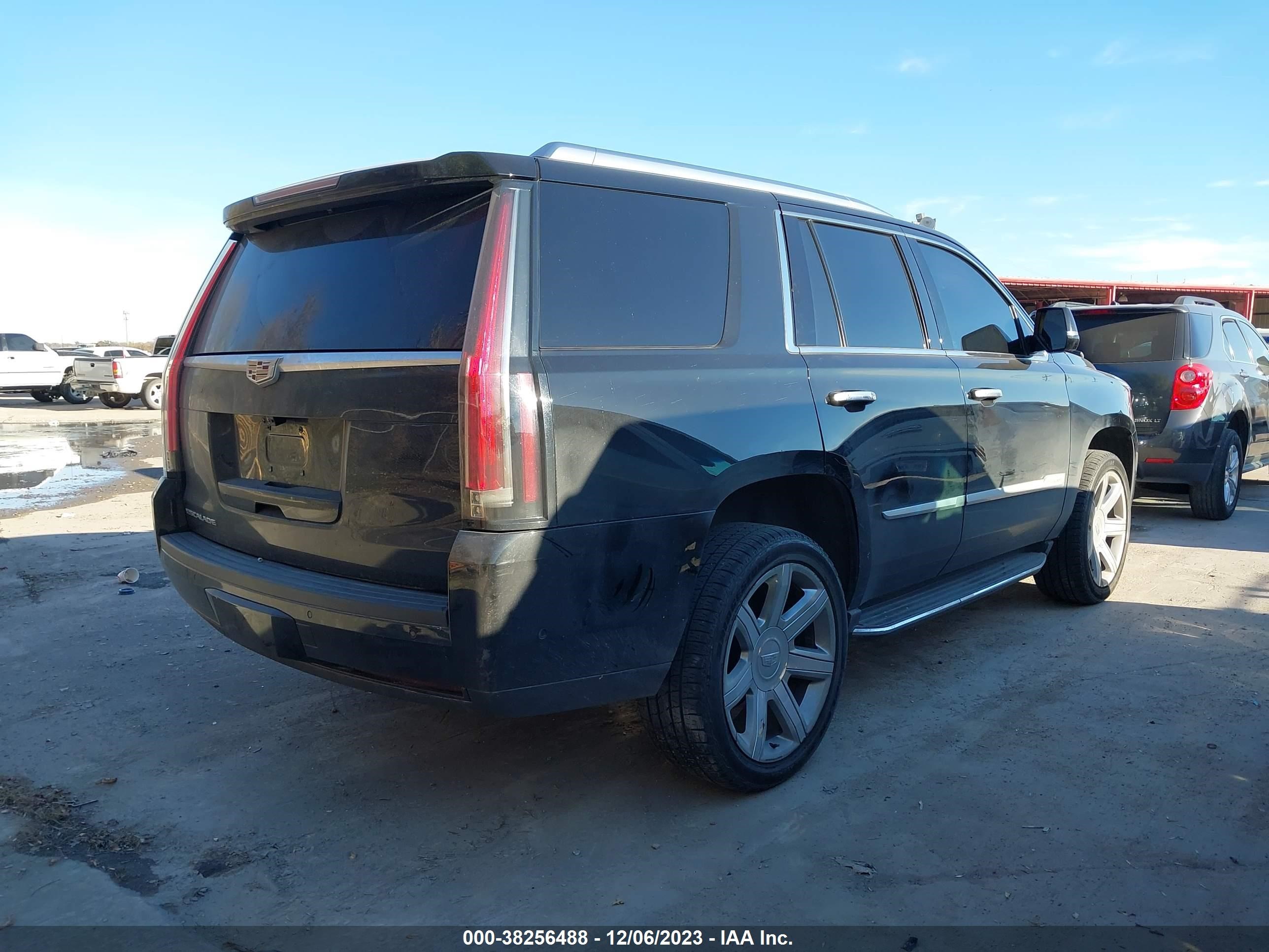 Photo 3 VIN: 1GYS4BKJ5JR382029 - CADILLAC ESCALADE 