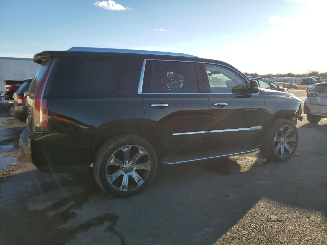 Photo 2 VIN: 1GYS4BKJ8JR383398 - CADILLAC ESCALADE 