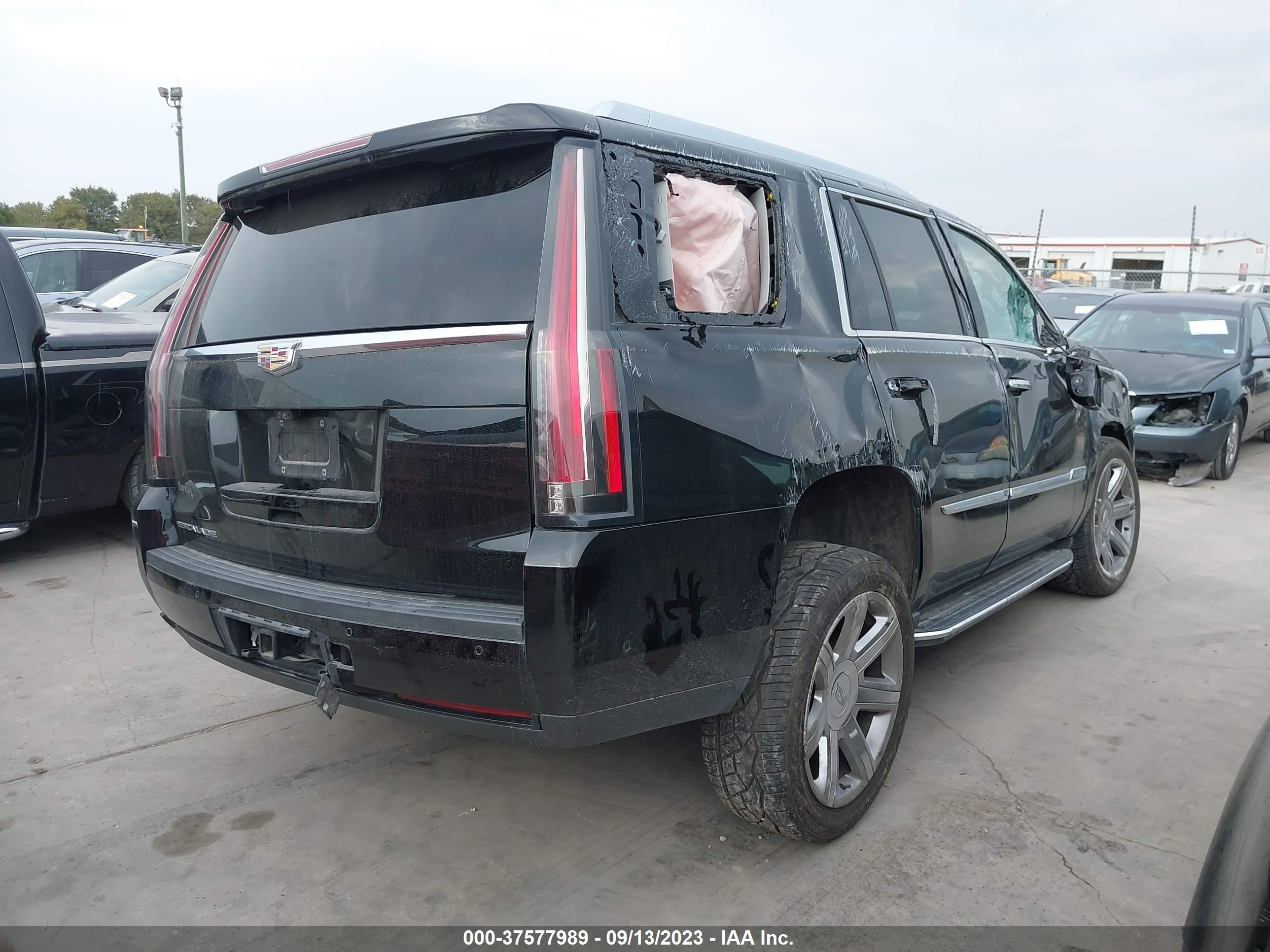 Photo 3 VIN: 1GYS4BKJ9KR268830 - CADILLAC ESCALADE 