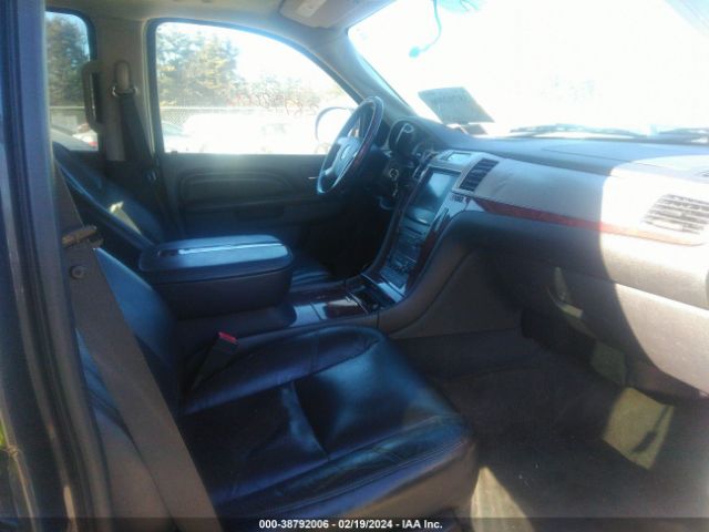 Photo 4 VIN: 1GYS4CEF0BR139517 - CADILLAC ESCALADE 