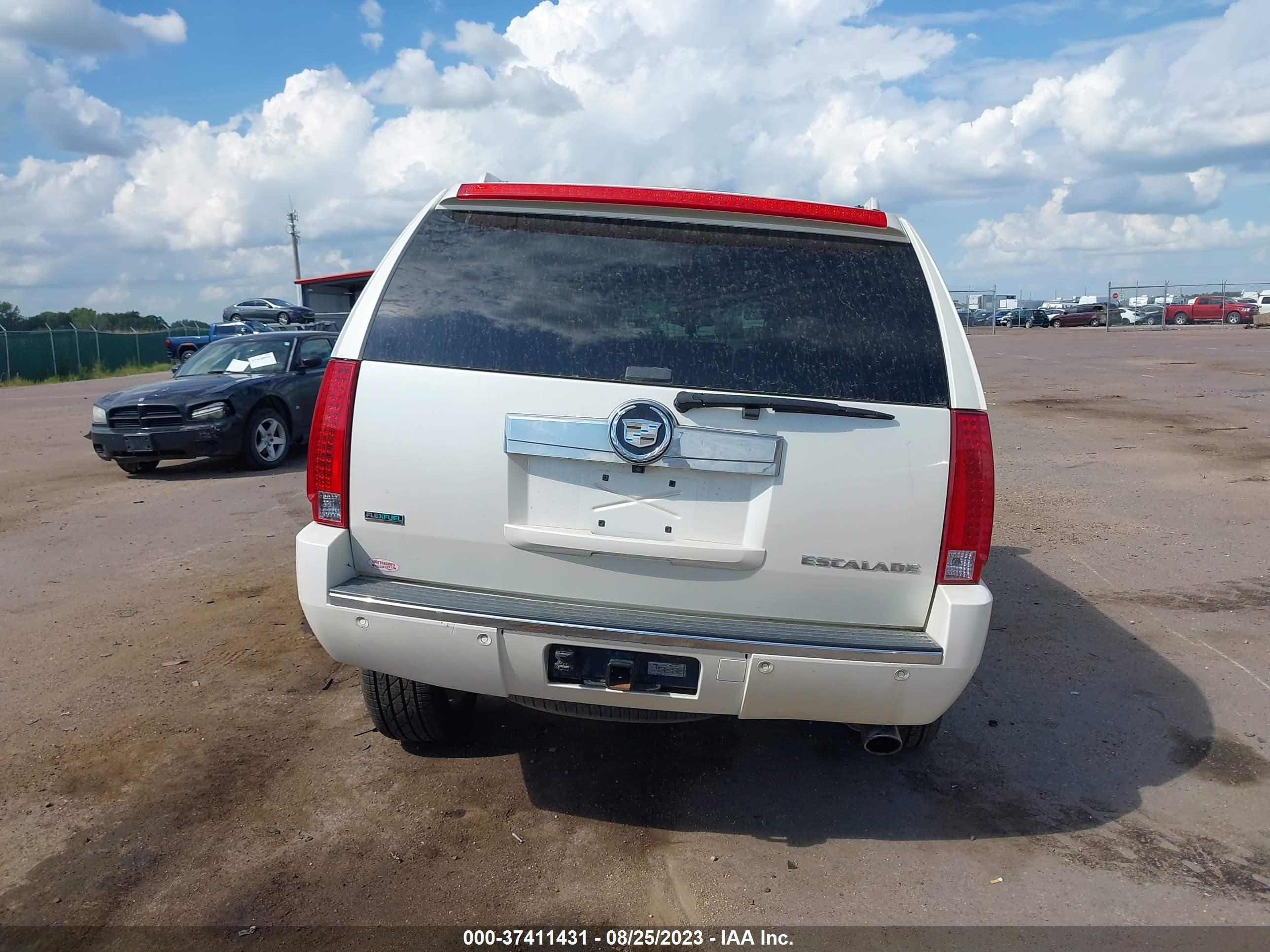 Photo 15 VIN: 1GYS4CEF0BR368750 - CADILLAC ESCALADE 