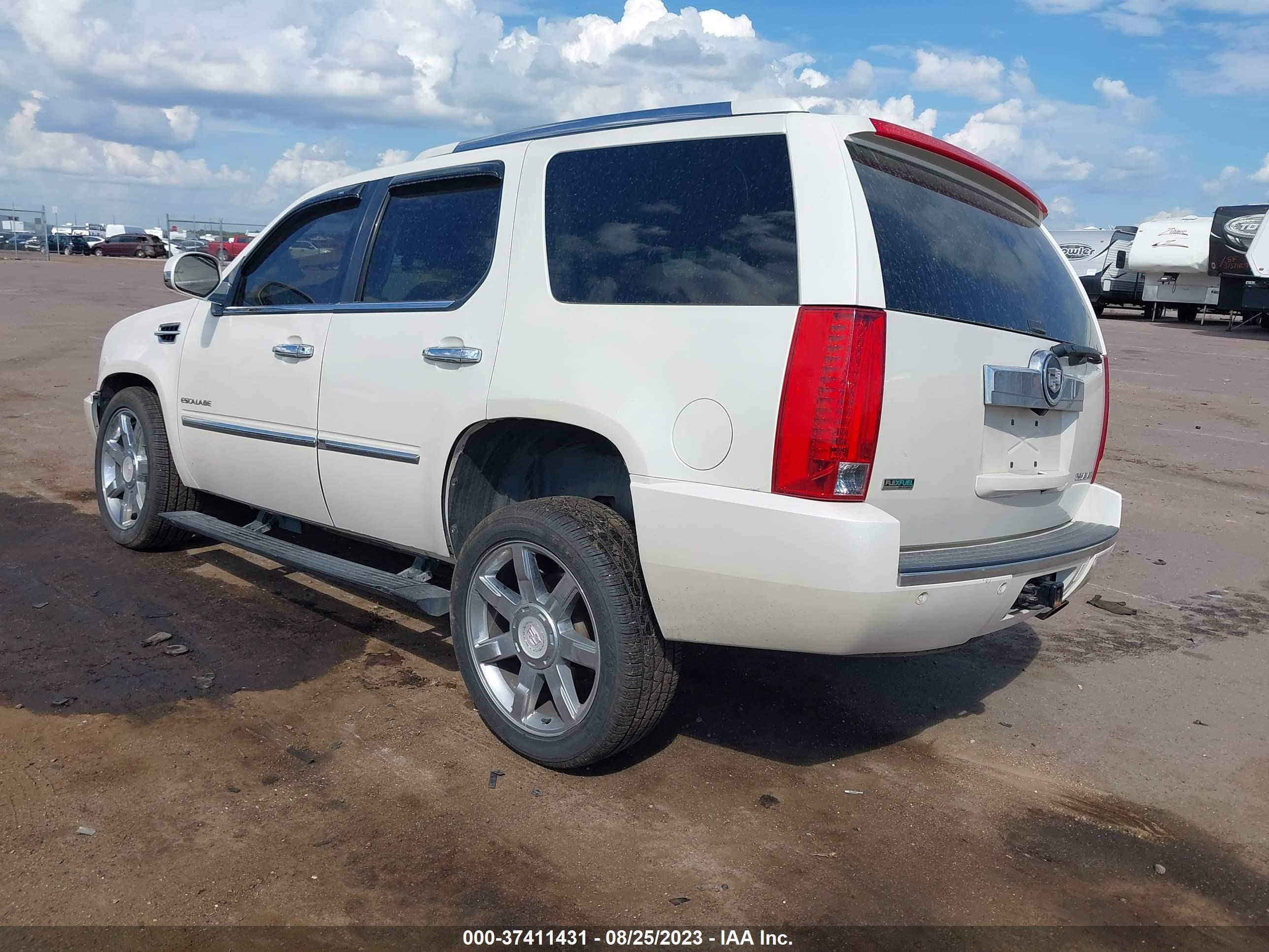 Photo 2 VIN: 1GYS4CEF0BR368750 - CADILLAC ESCALADE 