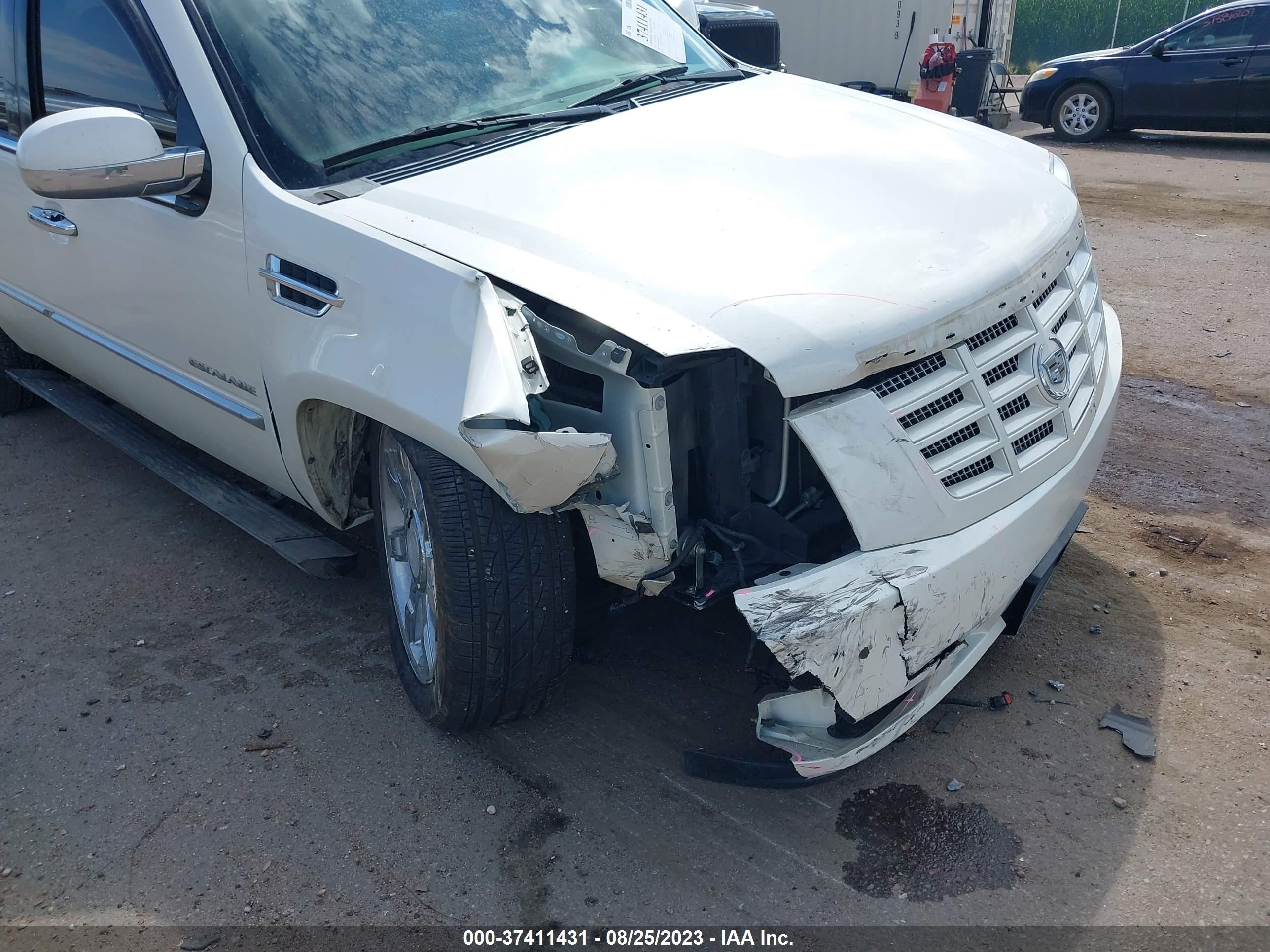 Photo 5 VIN: 1GYS4CEF0BR368750 - CADILLAC ESCALADE 