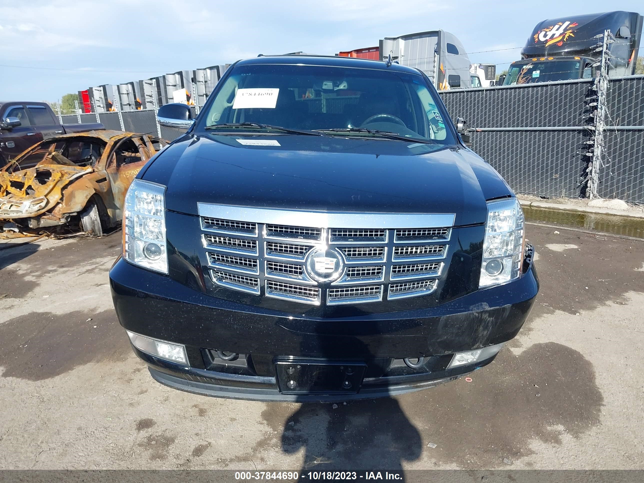 Photo 12 VIN: 1GYS4CEF1BR185518 - CADILLAC ESCALADE 