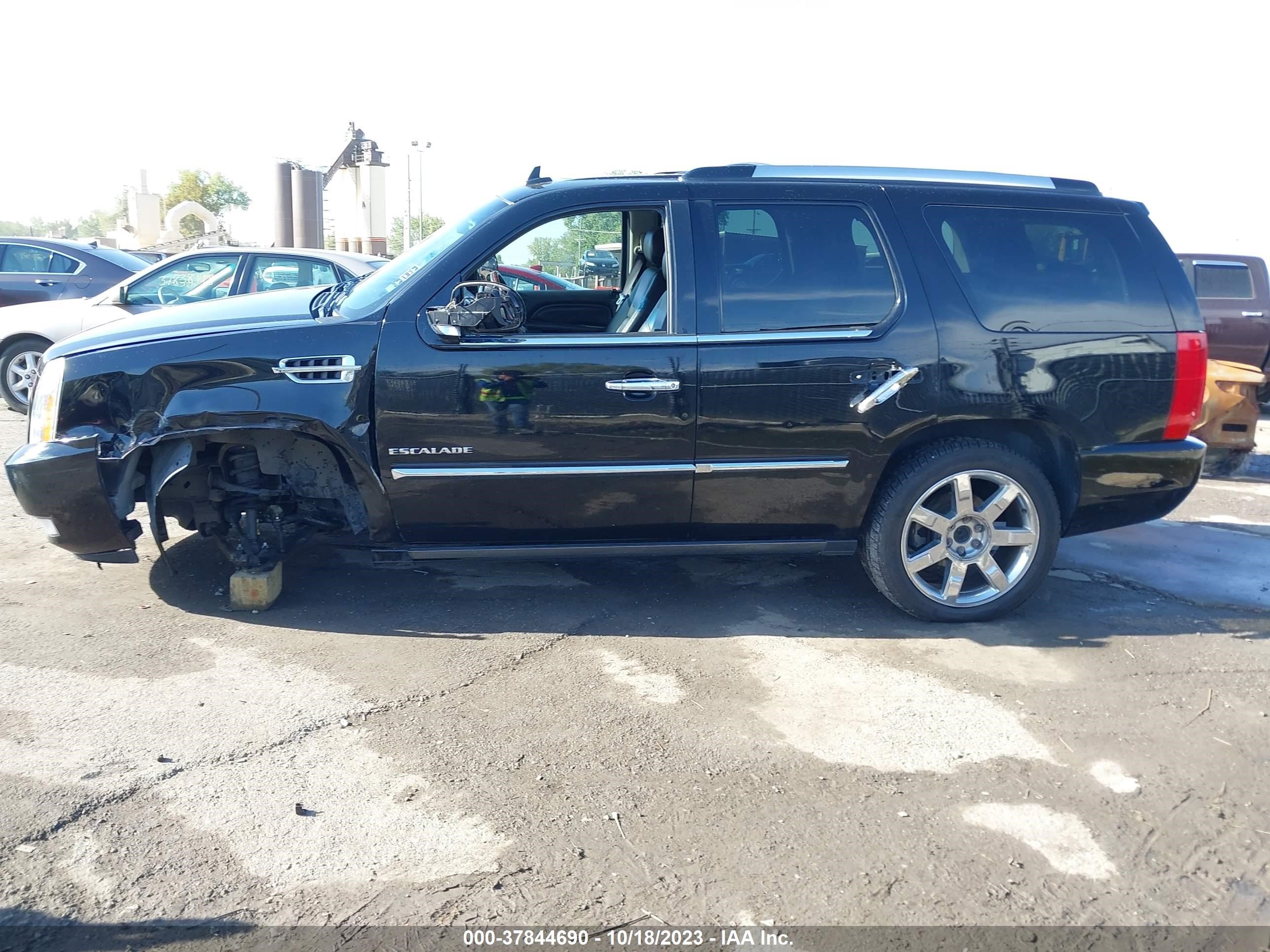 Photo 14 VIN: 1GYS4CEF1BR185518 - CADILLAC ESCALADE 