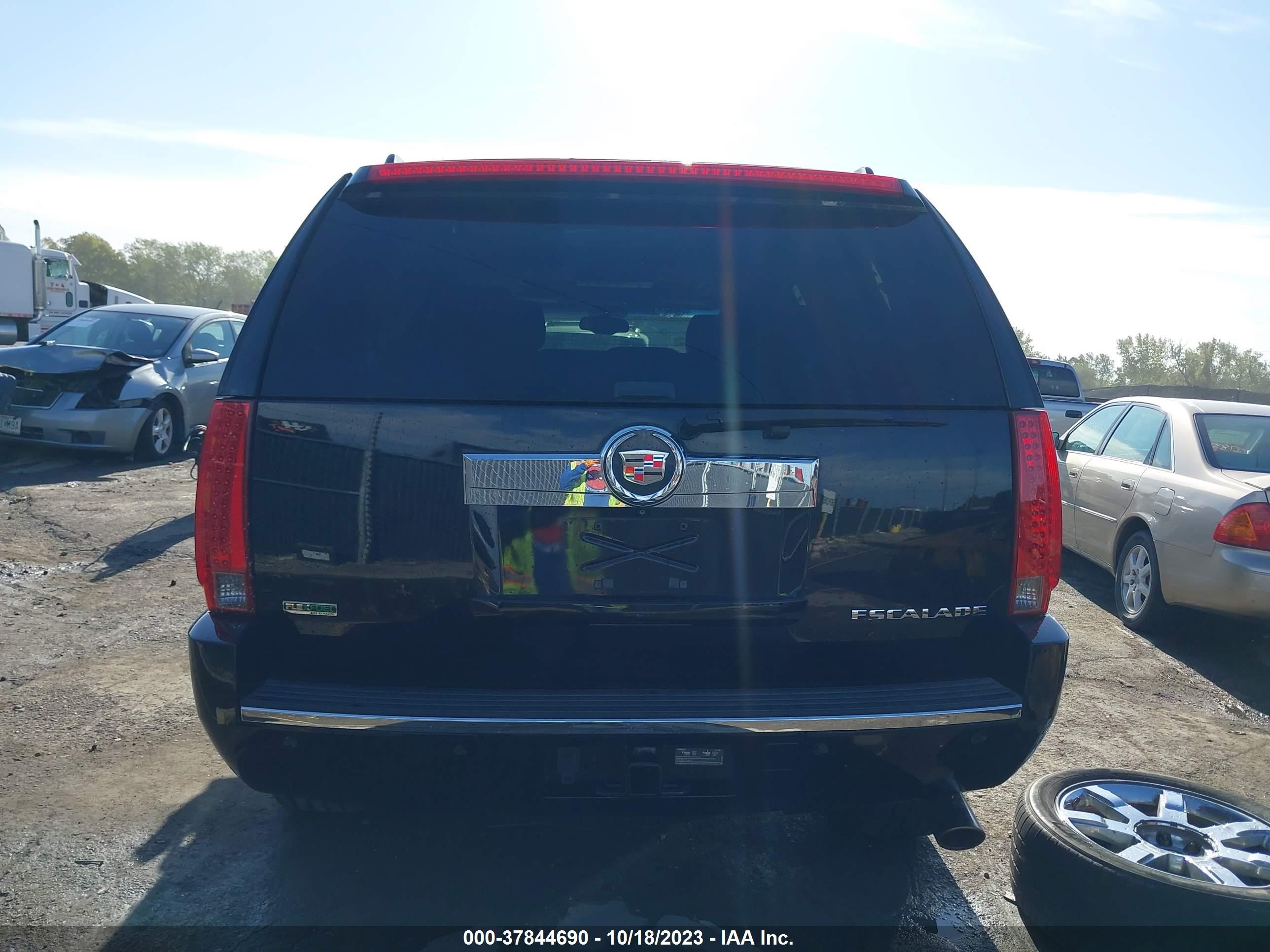 Photo 16 VIN: 1GYS4CEF1BR185518 - CADILLAC ESCALADE 