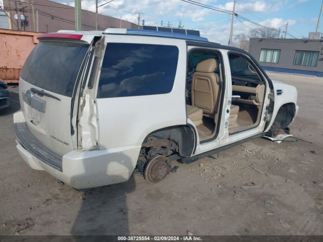 Photo 3 VIN: 1GYS4CEF2BR101853 - CADILLAC ESCALADE 