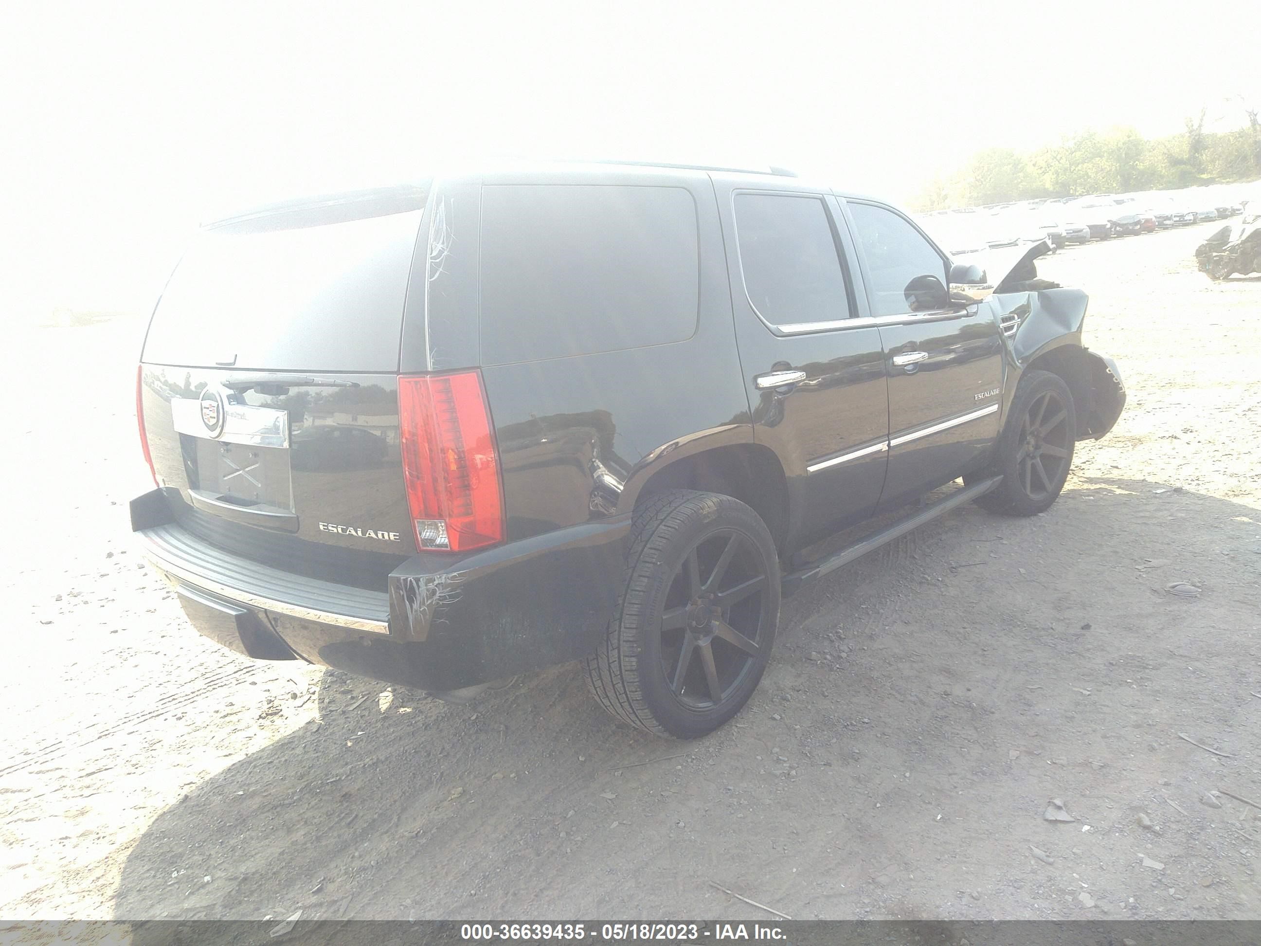 Photo 3 VIN: 1GYS4CEF2BR170610 - CADILLAC ESCALADE 