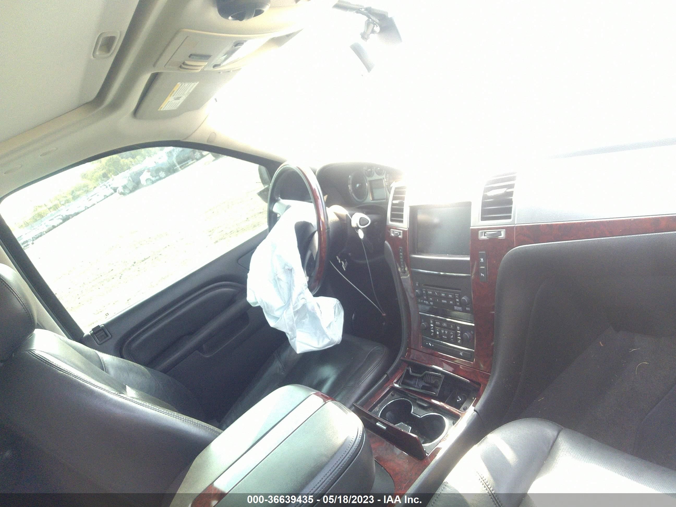 Photo 4 VIN: 1GYS4CEF2BR170610 - CADILLAC ESCALADE 