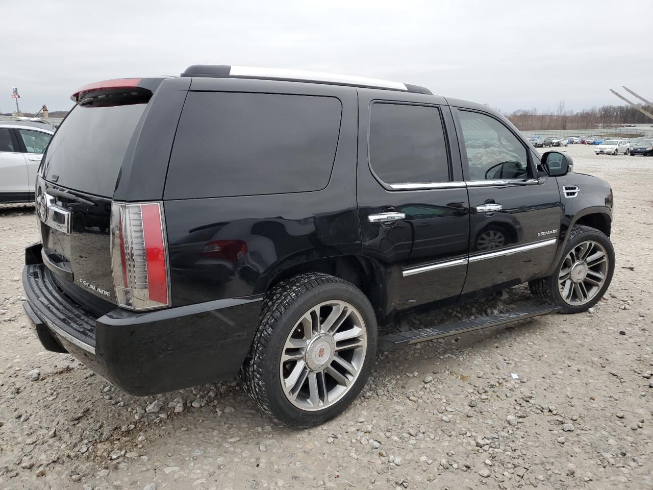 Photo 2 VIN: 1GYS4CEF3CR203163 - CADILLAC ESCALADE 