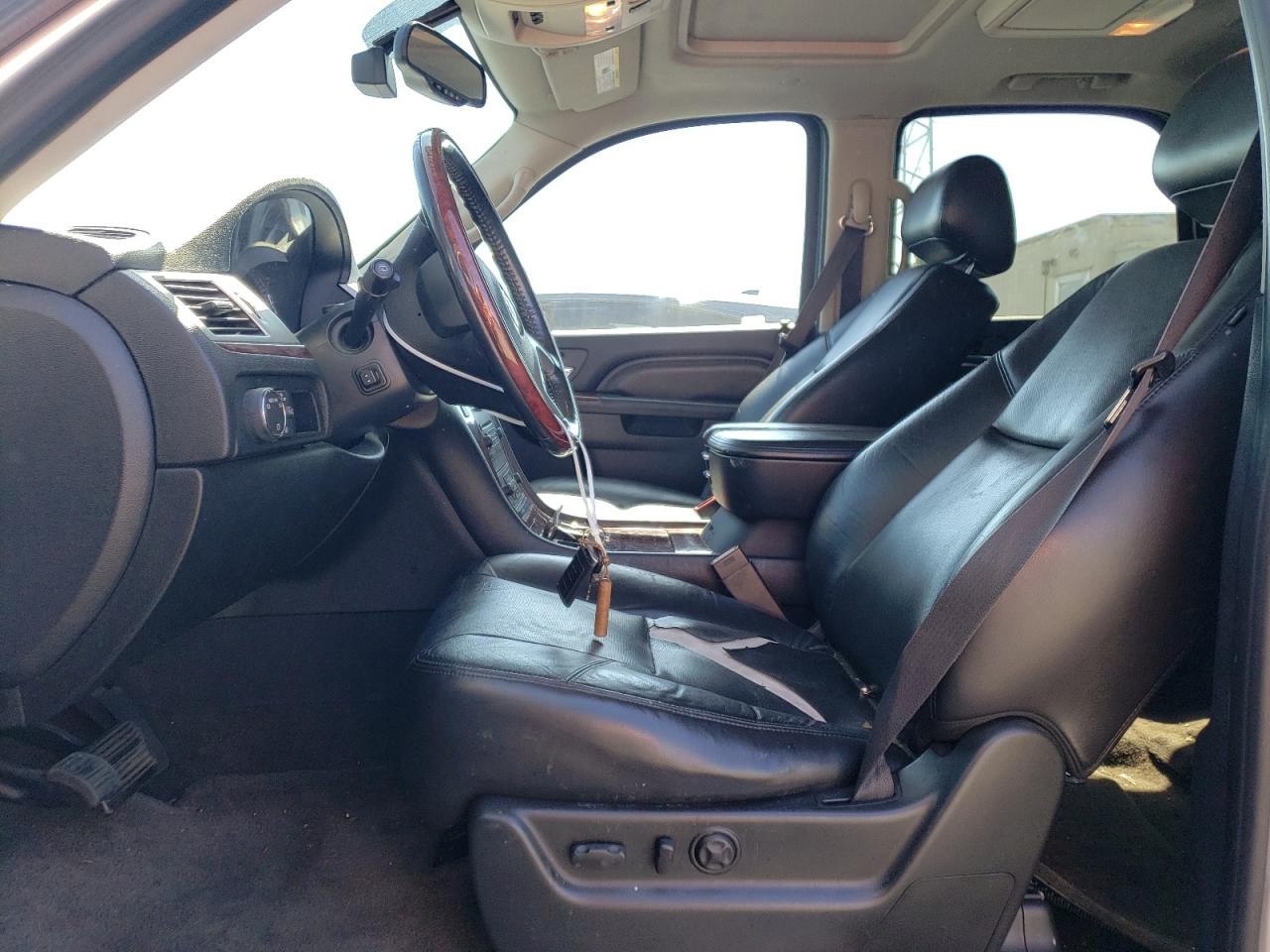 Photo 6 VIN: 1GYS4CEF9BR214599 - CADILLAC ESCALADE 