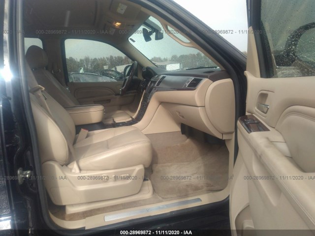 Photo 4 VIN: 1GYS4CEF9BR226705 - CADILLAC ESCALADE 