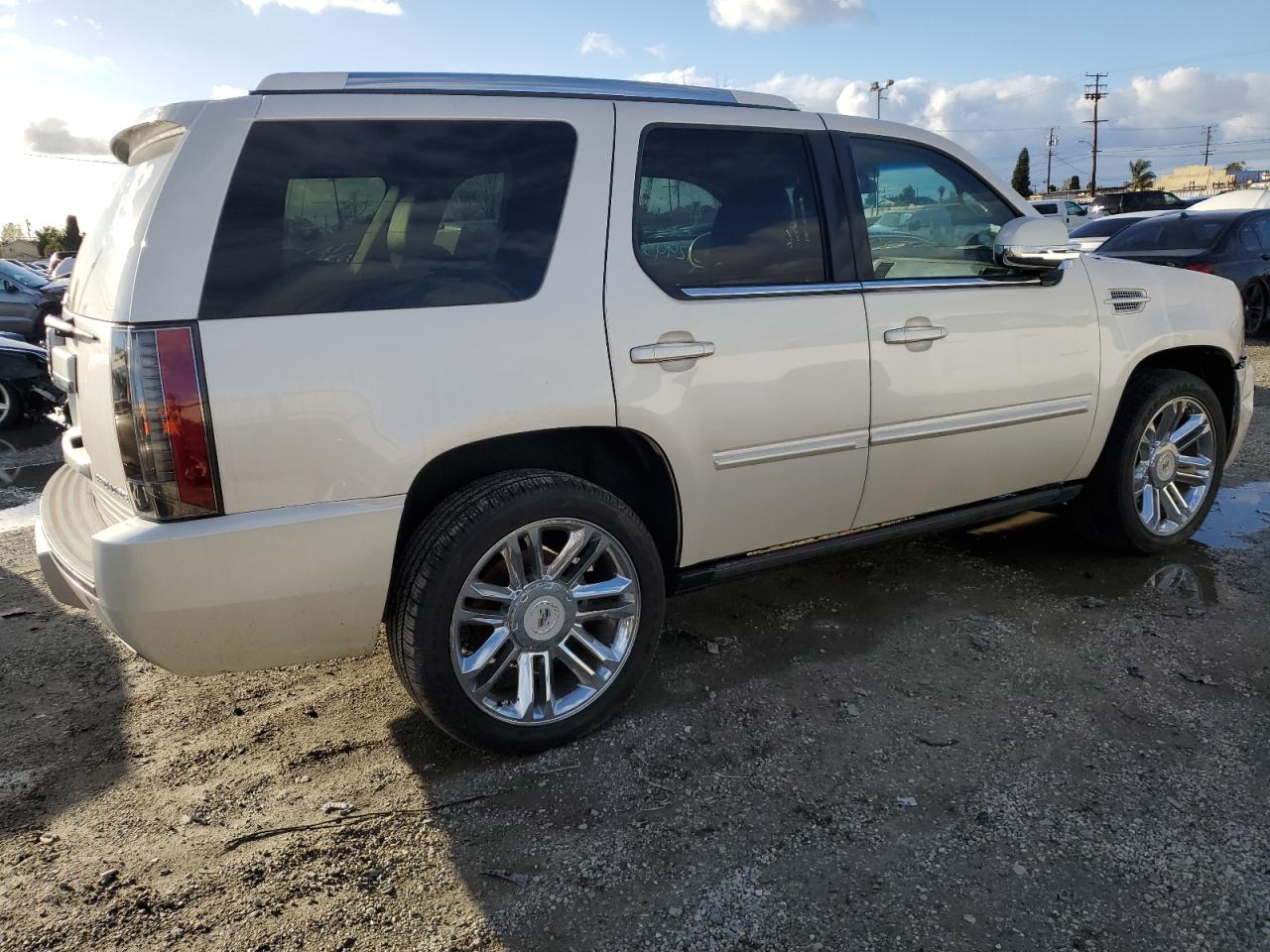 Photo 2 VIN: 1GYS4CEF9ER129959 - CADILLAC ESCALADE 