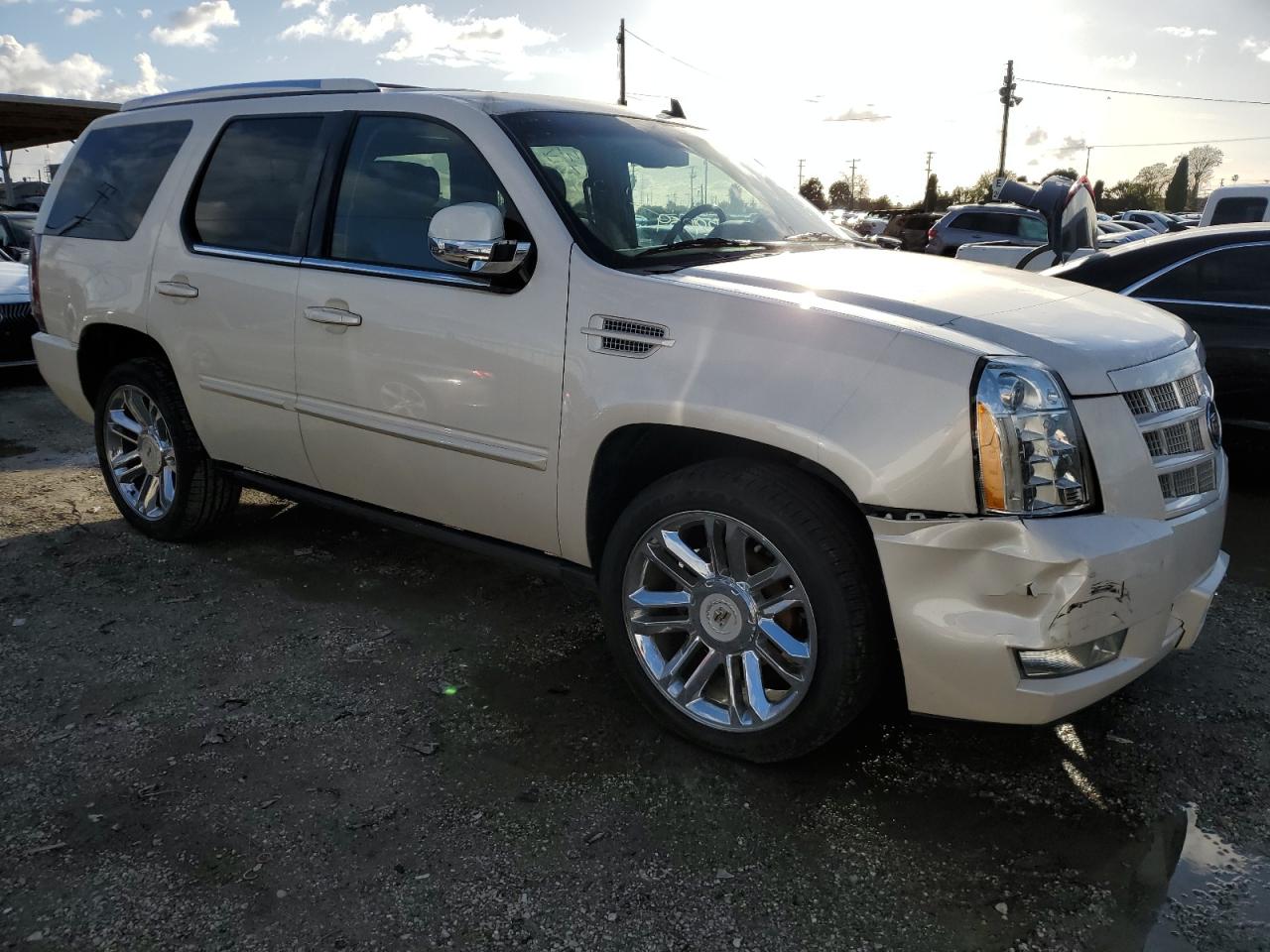 Photo 3 VIN: 1GYS4CEF9ER129959 - CADILLAC ESCALADE 