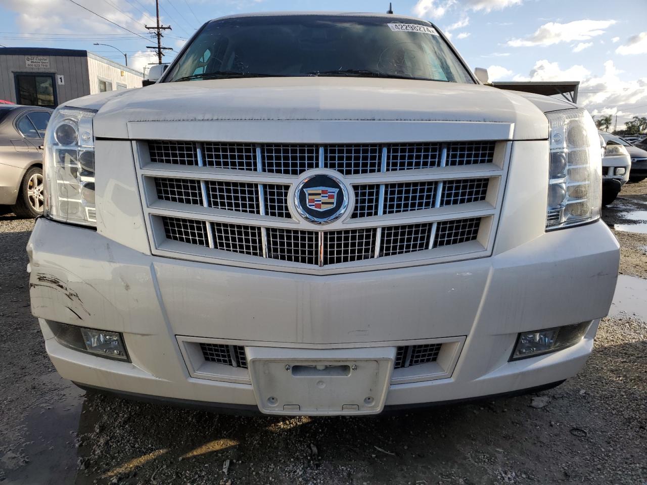 Photo 4 VIN: 1GYS4CEF9ER129959 - CADILLAC ESCALADE 