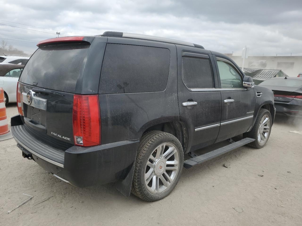 Photo 2 VIN: 1GYS4DEF6DR238996 - CADILLAC ESCALADE 