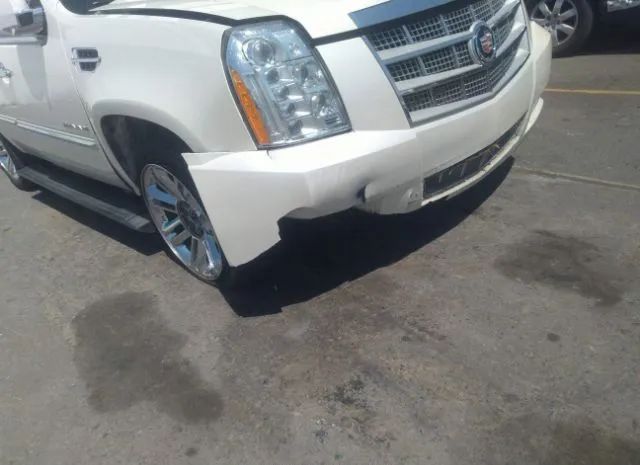 Photo 5 VIN: 1GYS4DEF7CR100981 - CADILLAC ESCALADE 