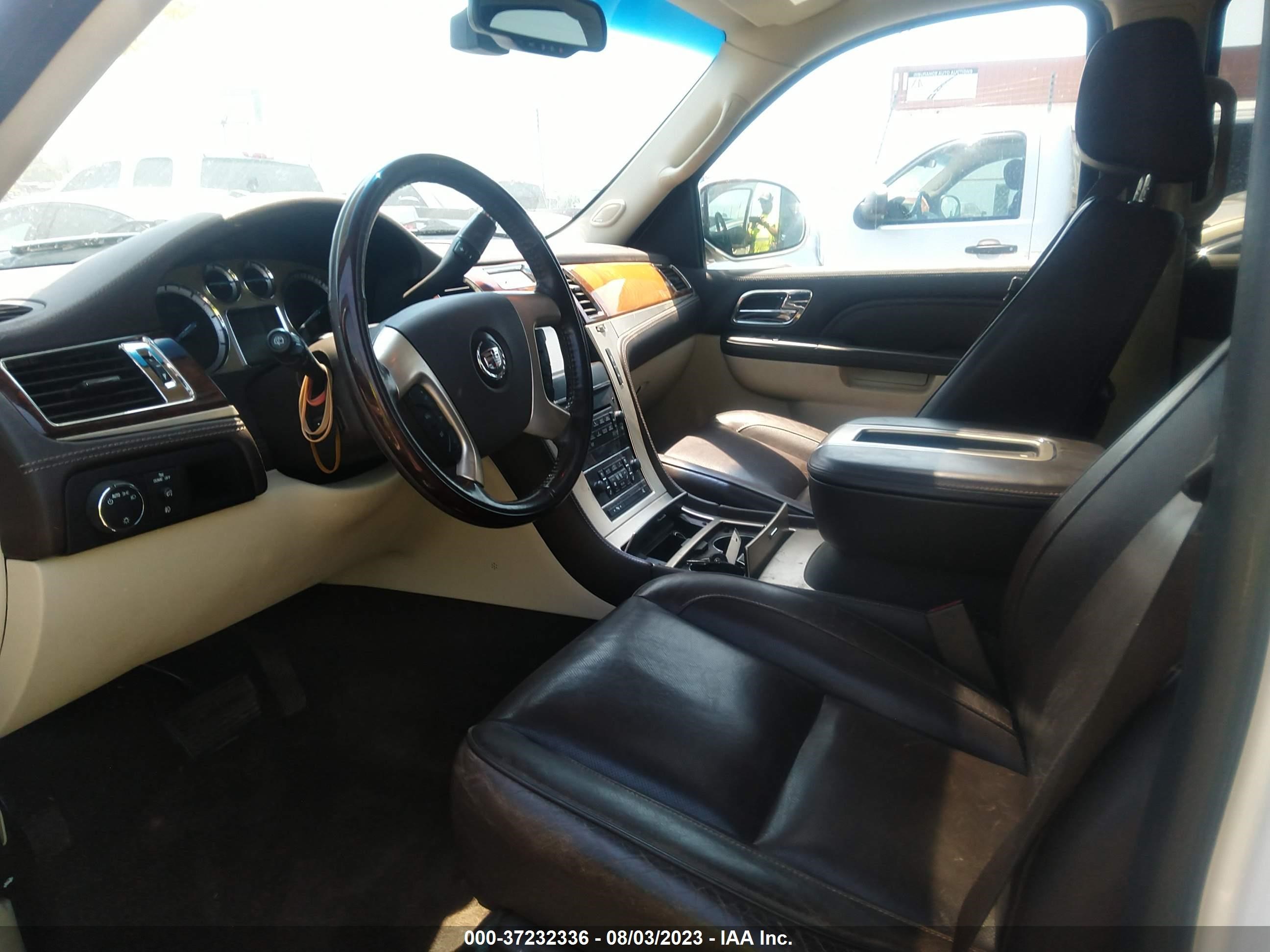 Photo 4 VIN: 1GYS4DEF9ER228657 - CADILLAC ESCALADE 