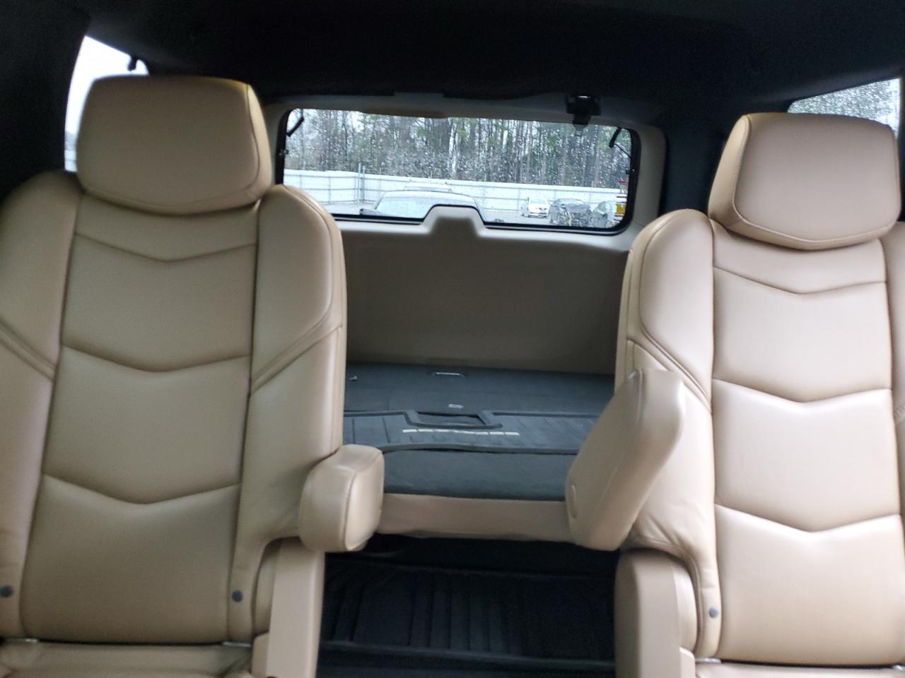 Photo 9 VIN: 1GYS4DKJ2KR326143 - CADILLAC ESCALADE 