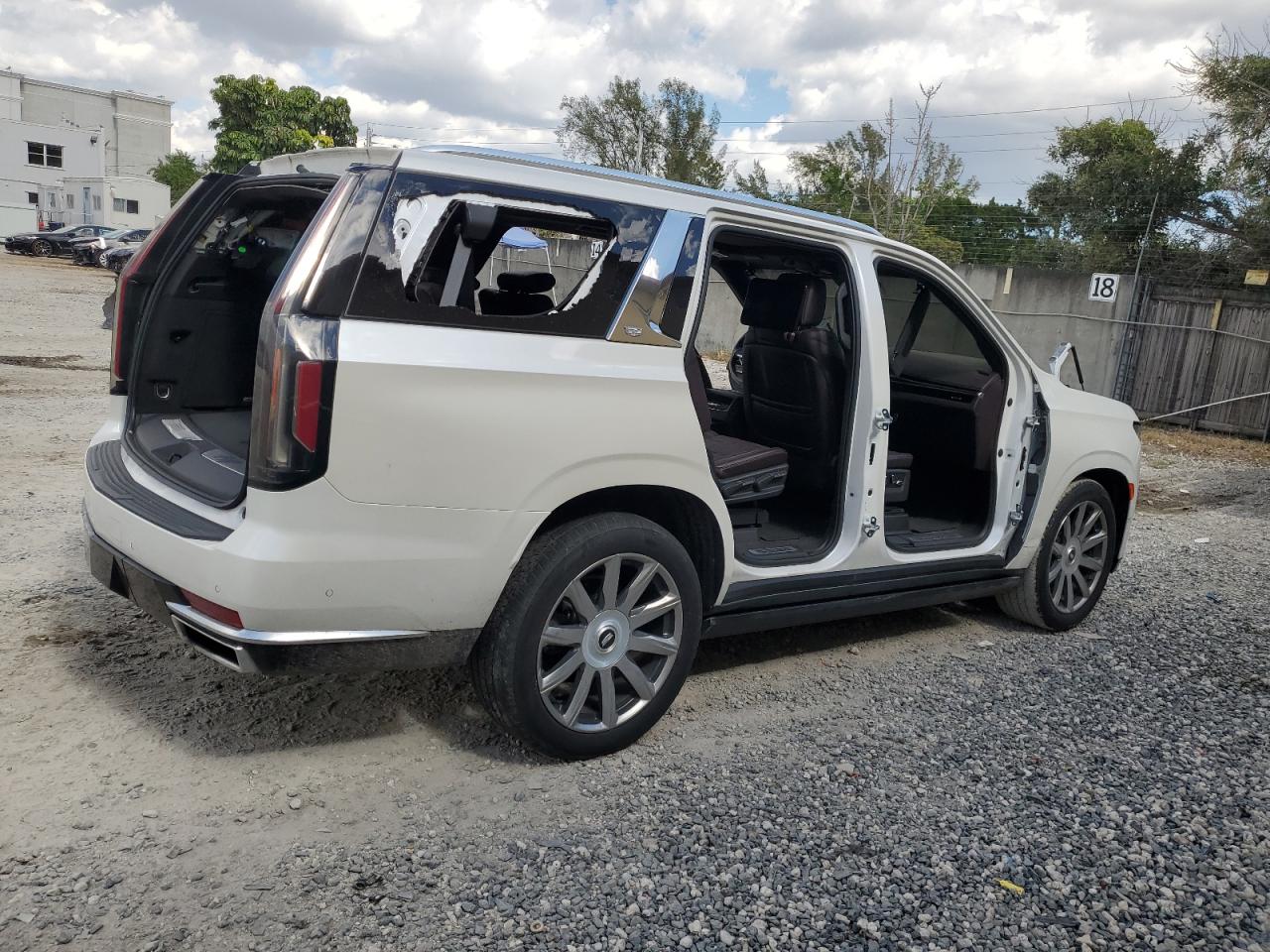 Photo 2 VIN: 1GYS4DKLXMR351781 - CADILLAC ESCALADE 