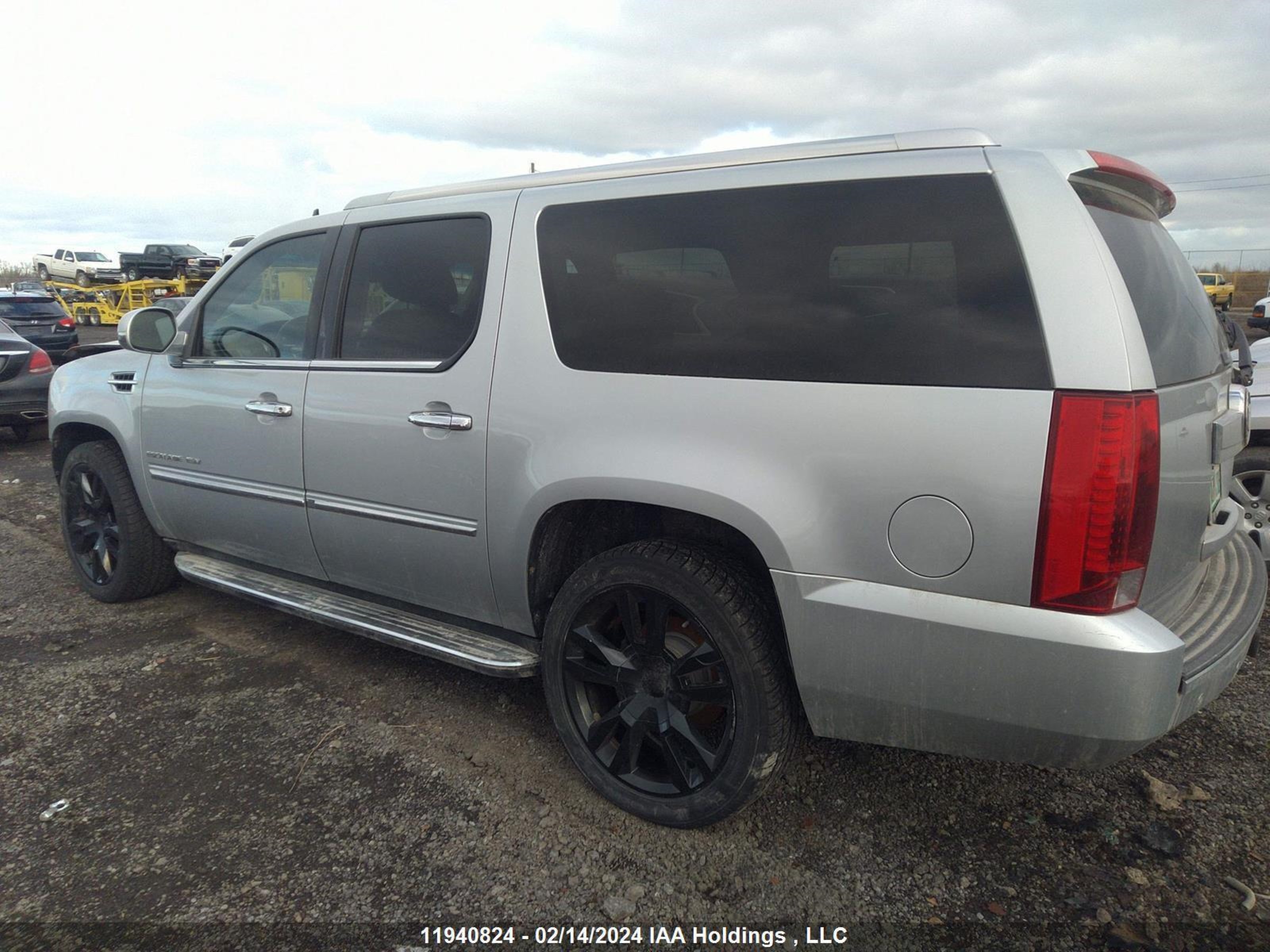 Photo 2 VIN: 1GYS4HEF3DR276774 - CADILLAC ESCALADE 